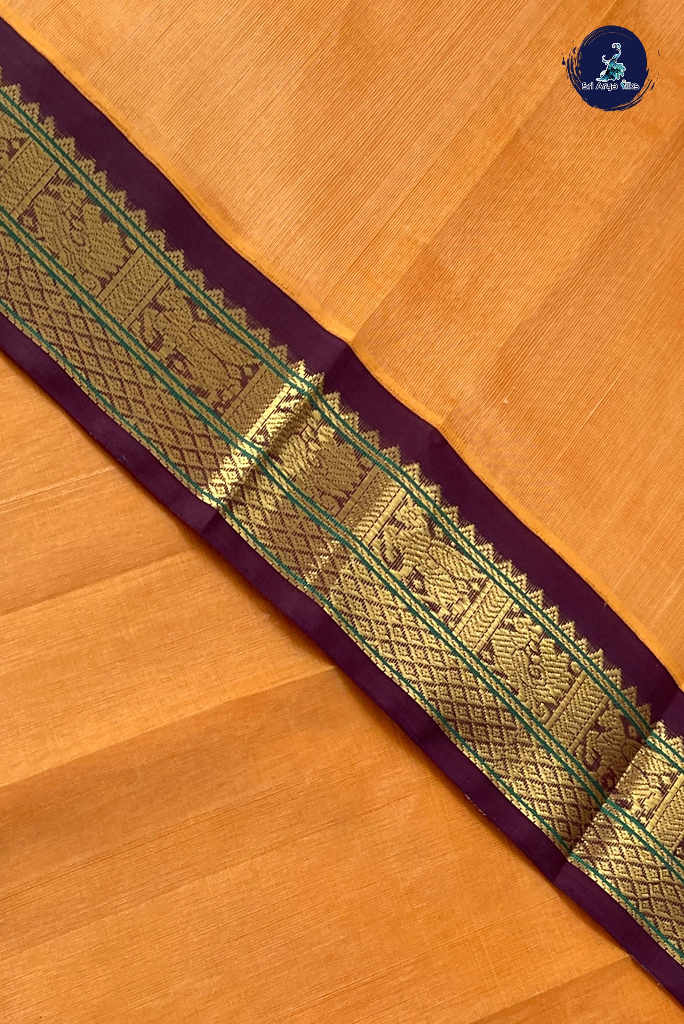 Kanagambaram Shade Korvai Silk Cotton Saree With Plain Pattern