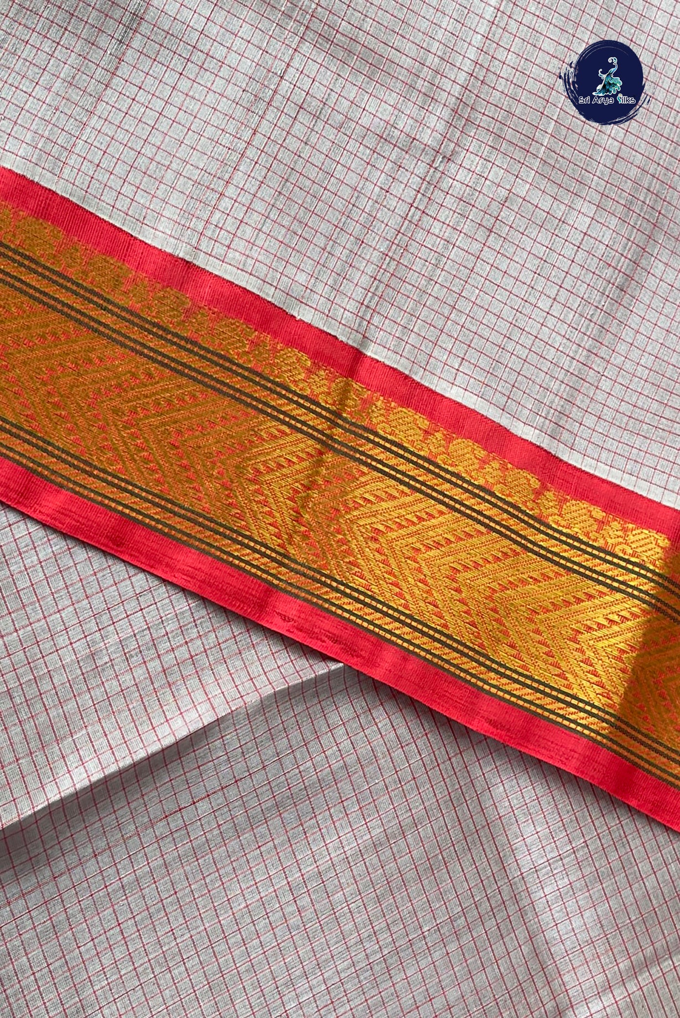 Grey Checked Saree With Checked Pattern