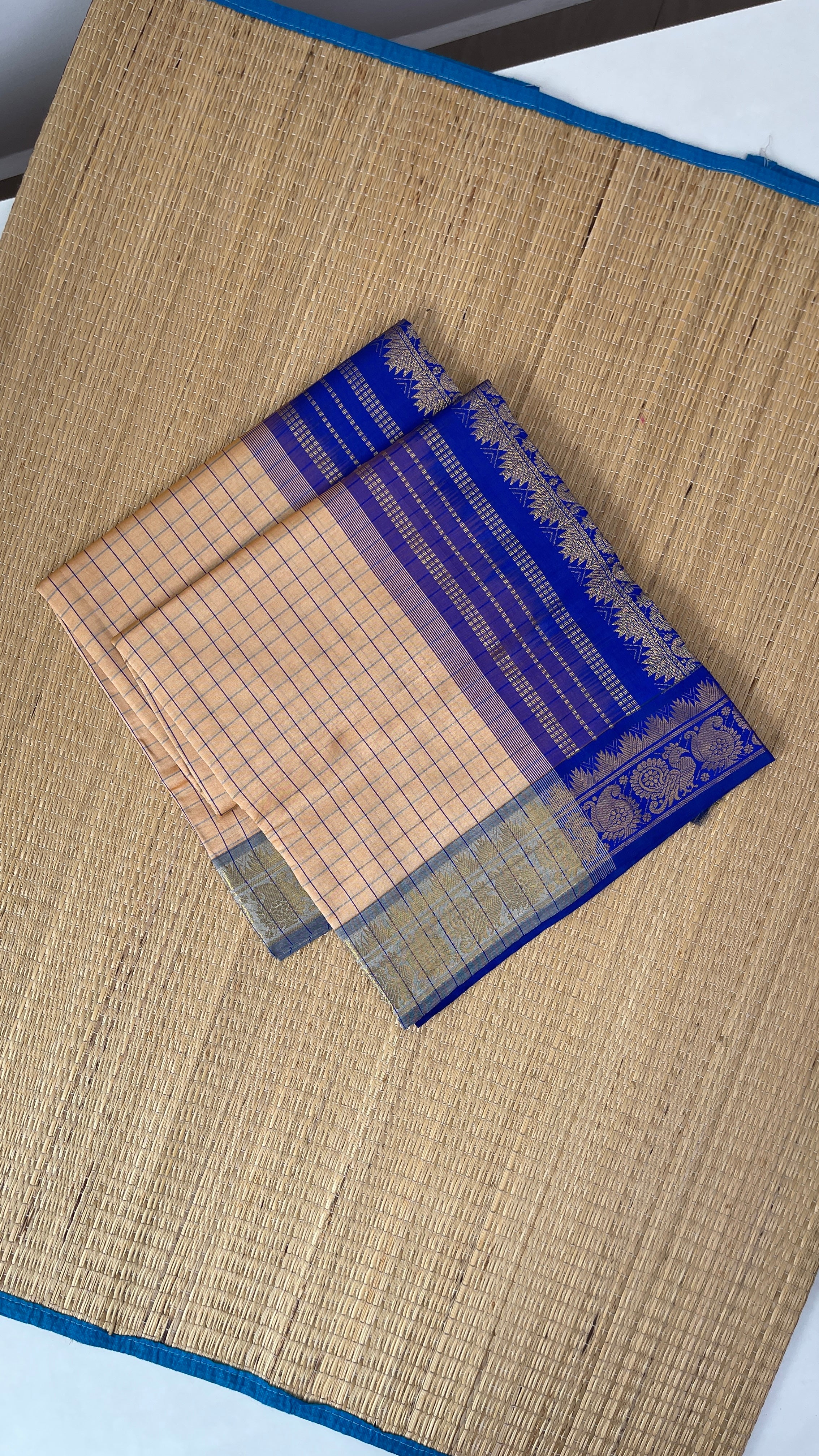 Cream Checked Saree With Checked Pattern