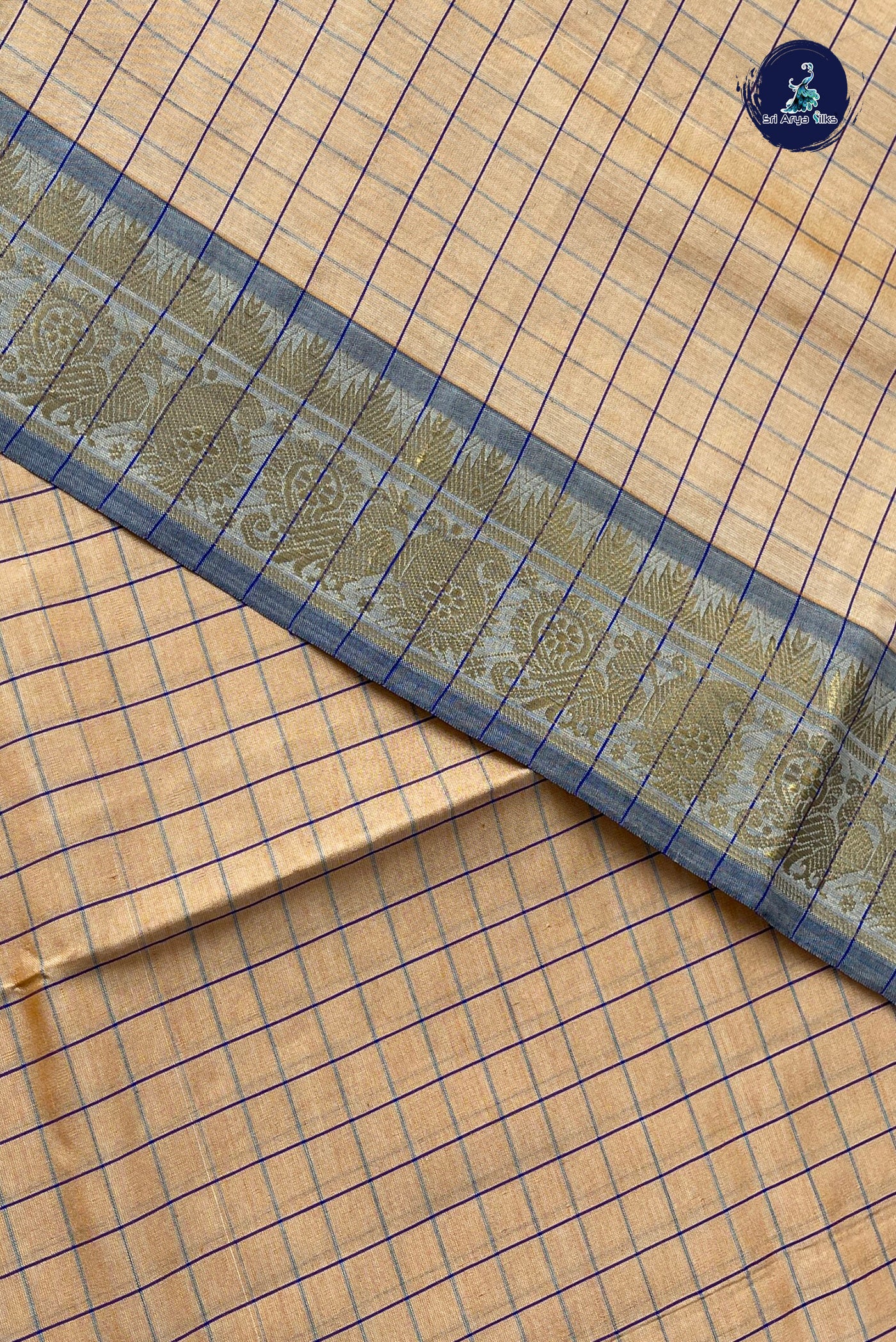Cream Checked Saree With Checked Pattern