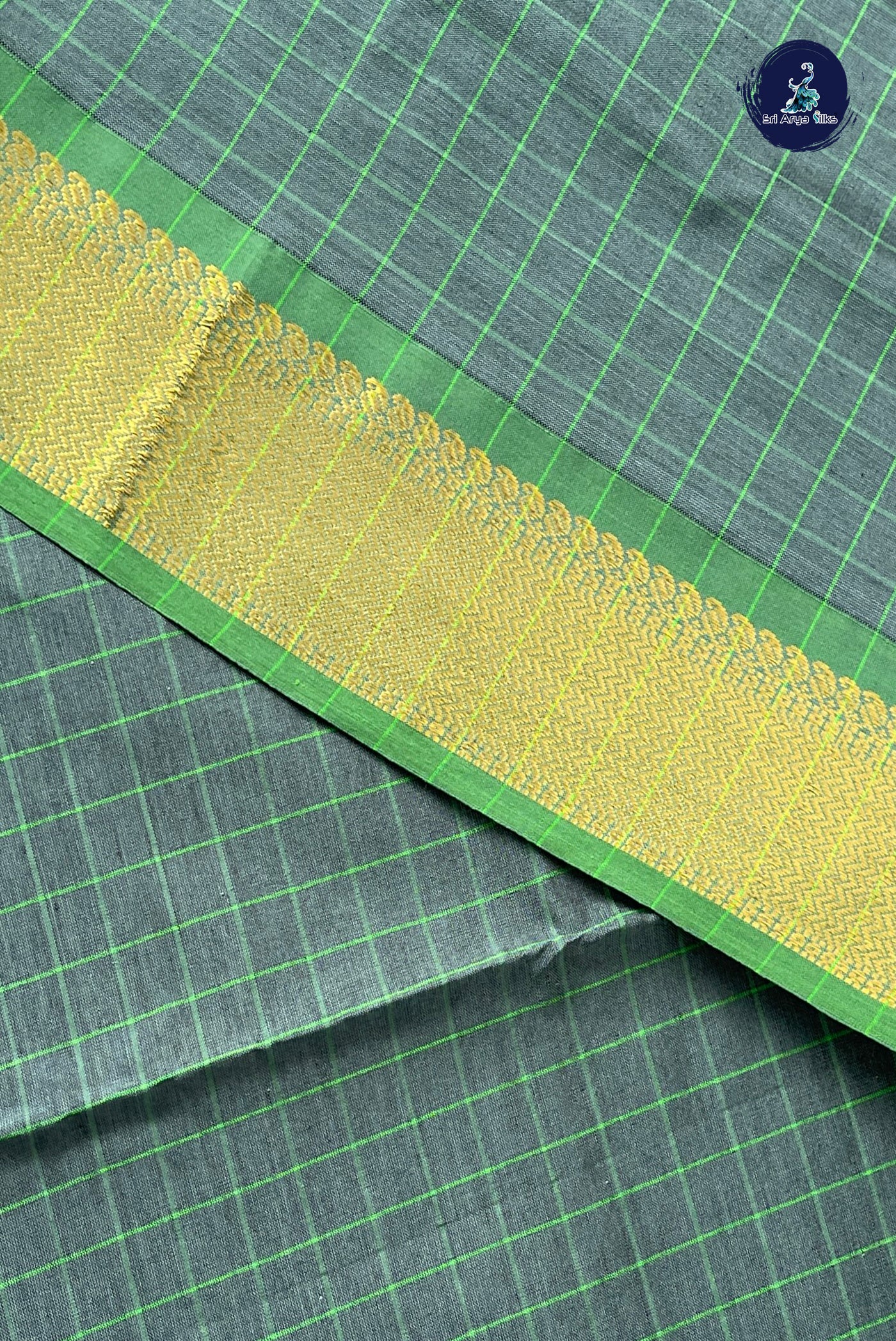 Grey Checked Saree With Checked Pattern