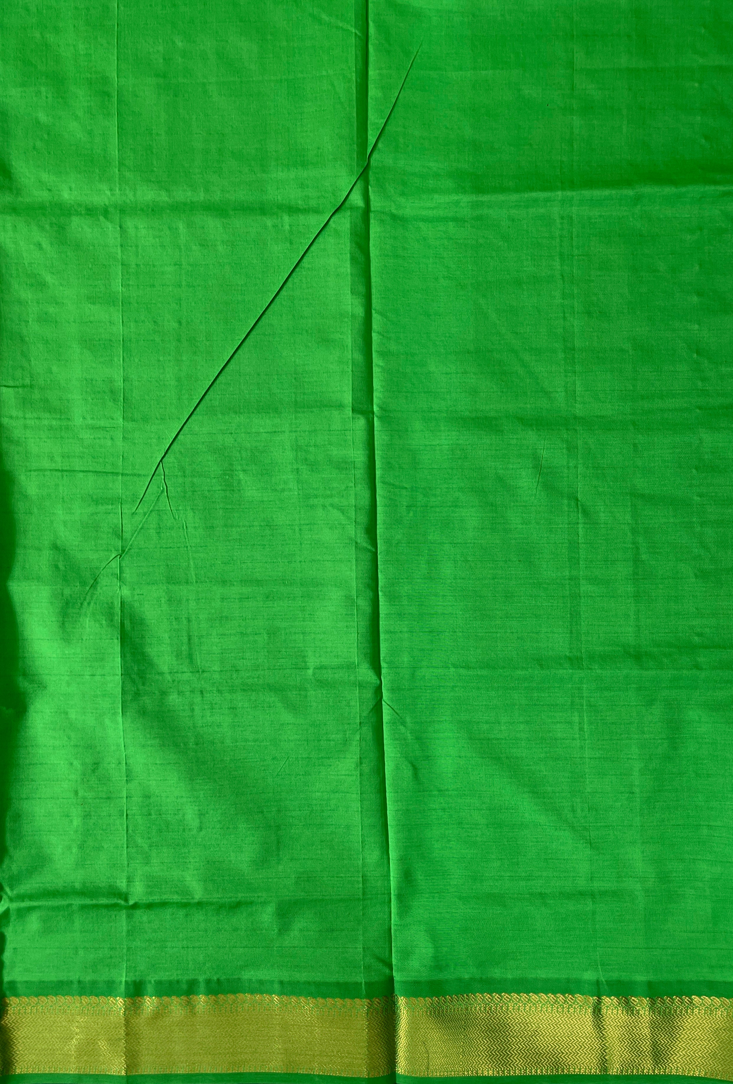 Grey Checked Saree With Checked Pattern