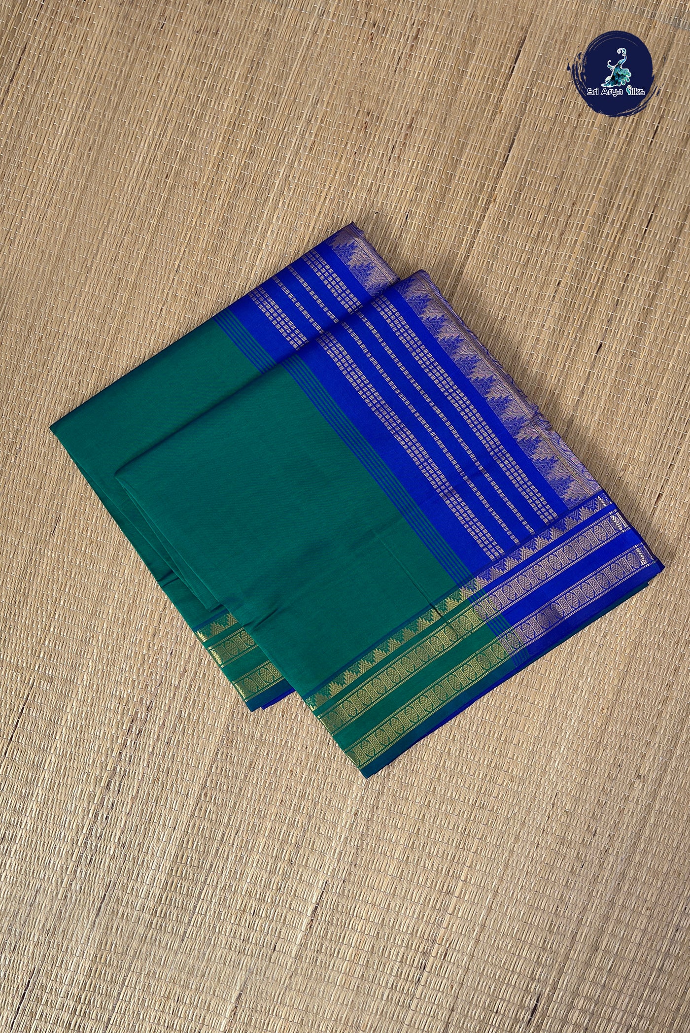 Green Half Pure Silk Cotton Saree With Plain Pattern