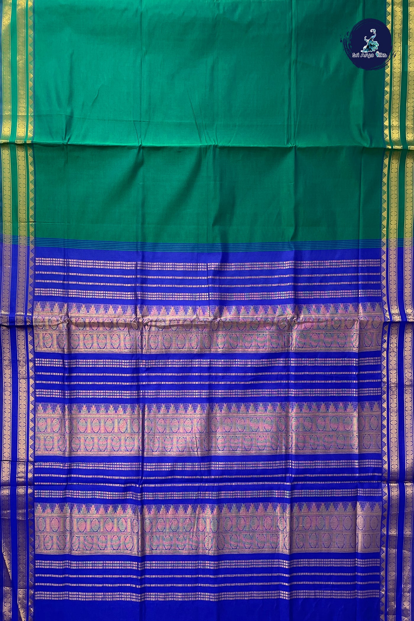 Green Half Pure Silk Cotton Saree With Plain Pattern