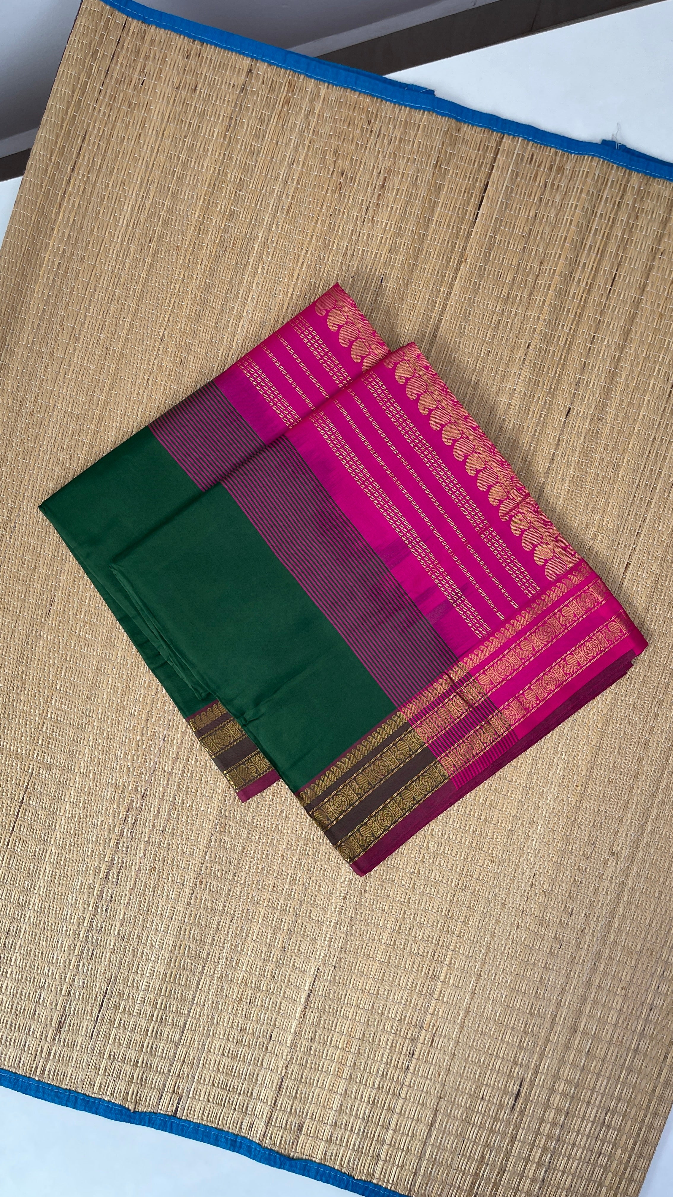 Green Half Pure Silk Cotton Saree With Plain Pattern