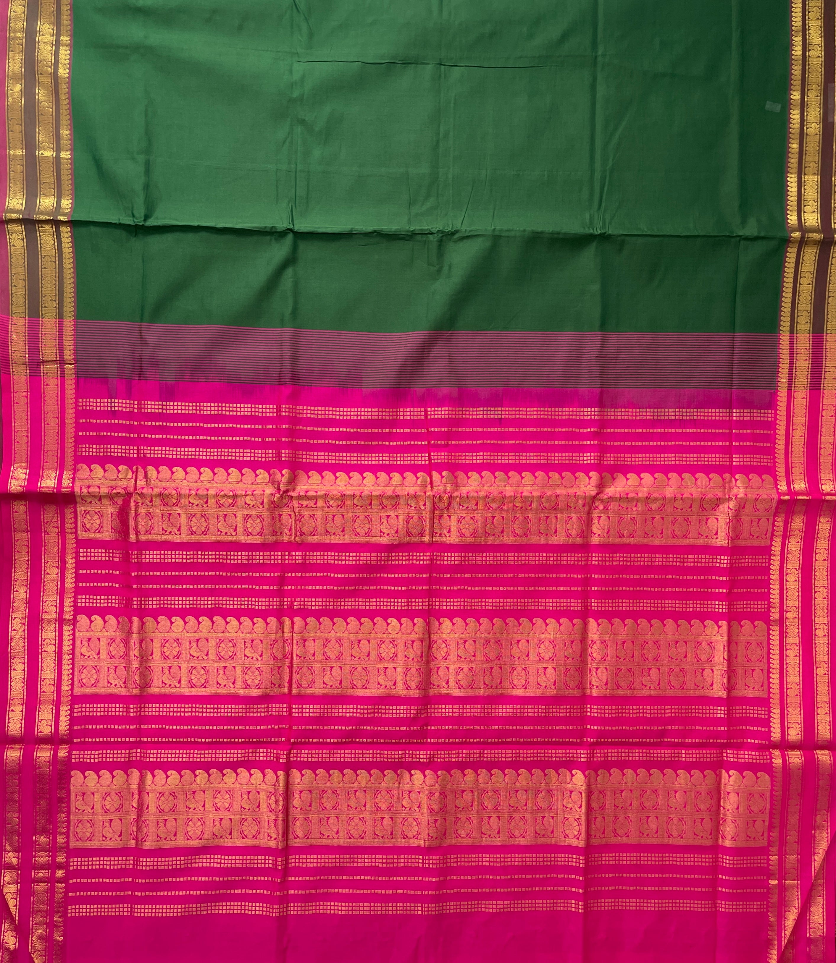 Green Half Pure Silk Cotton Saree With Plain Pattern