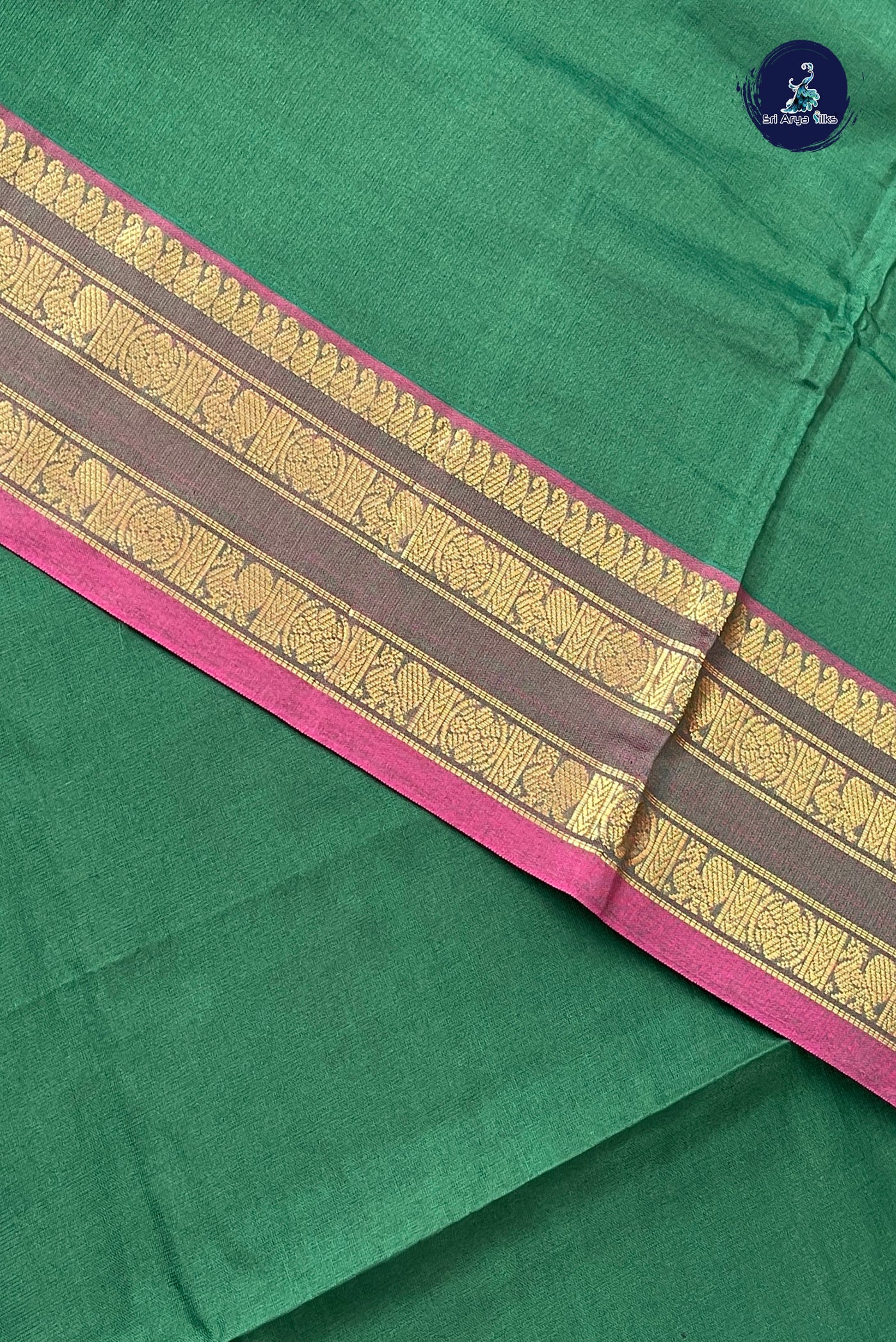 Green Half Pure Silk Cotton Saree With Plain Pattern