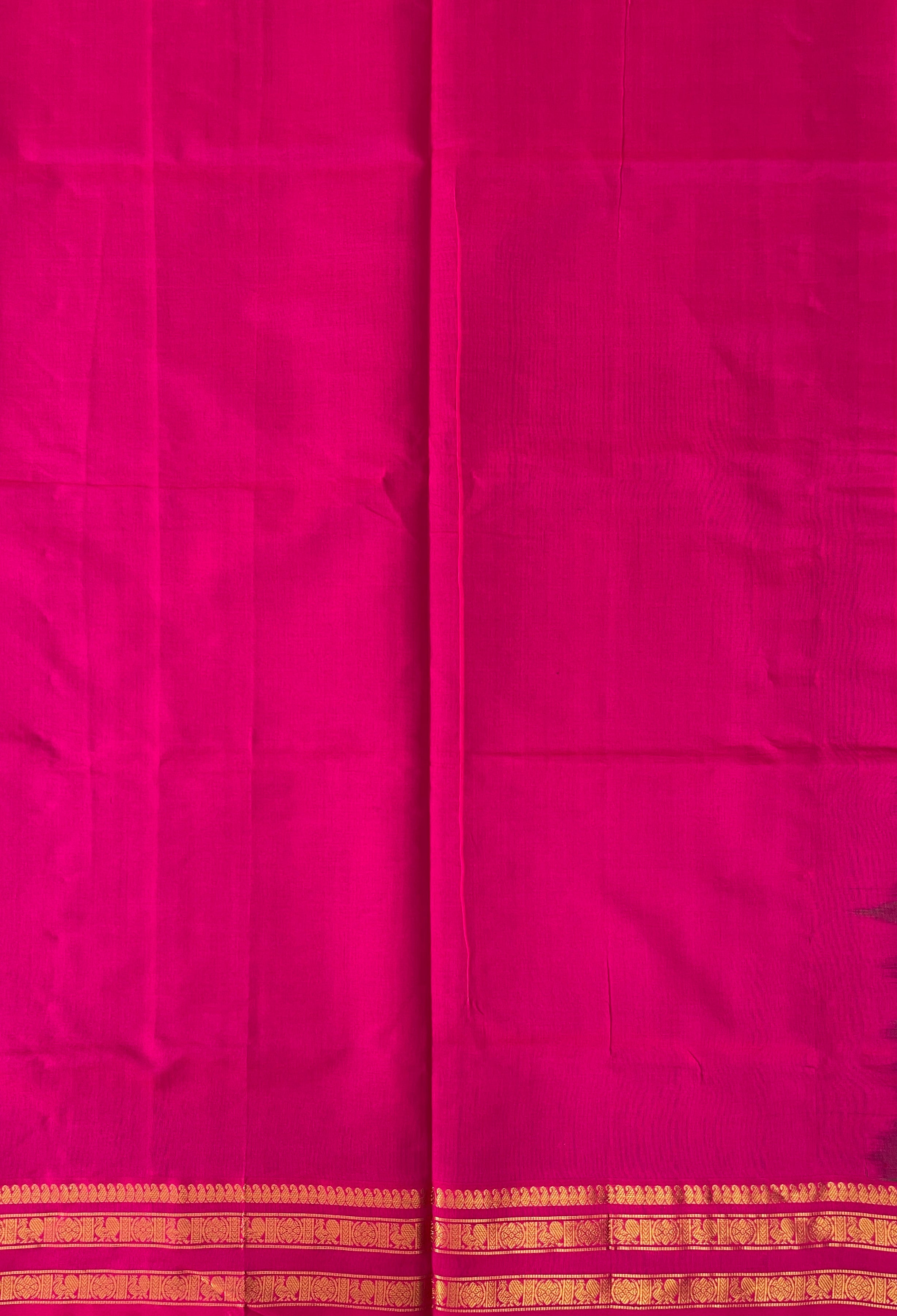 Green Half Pure Silk Cotton Saree With Plain Pattern