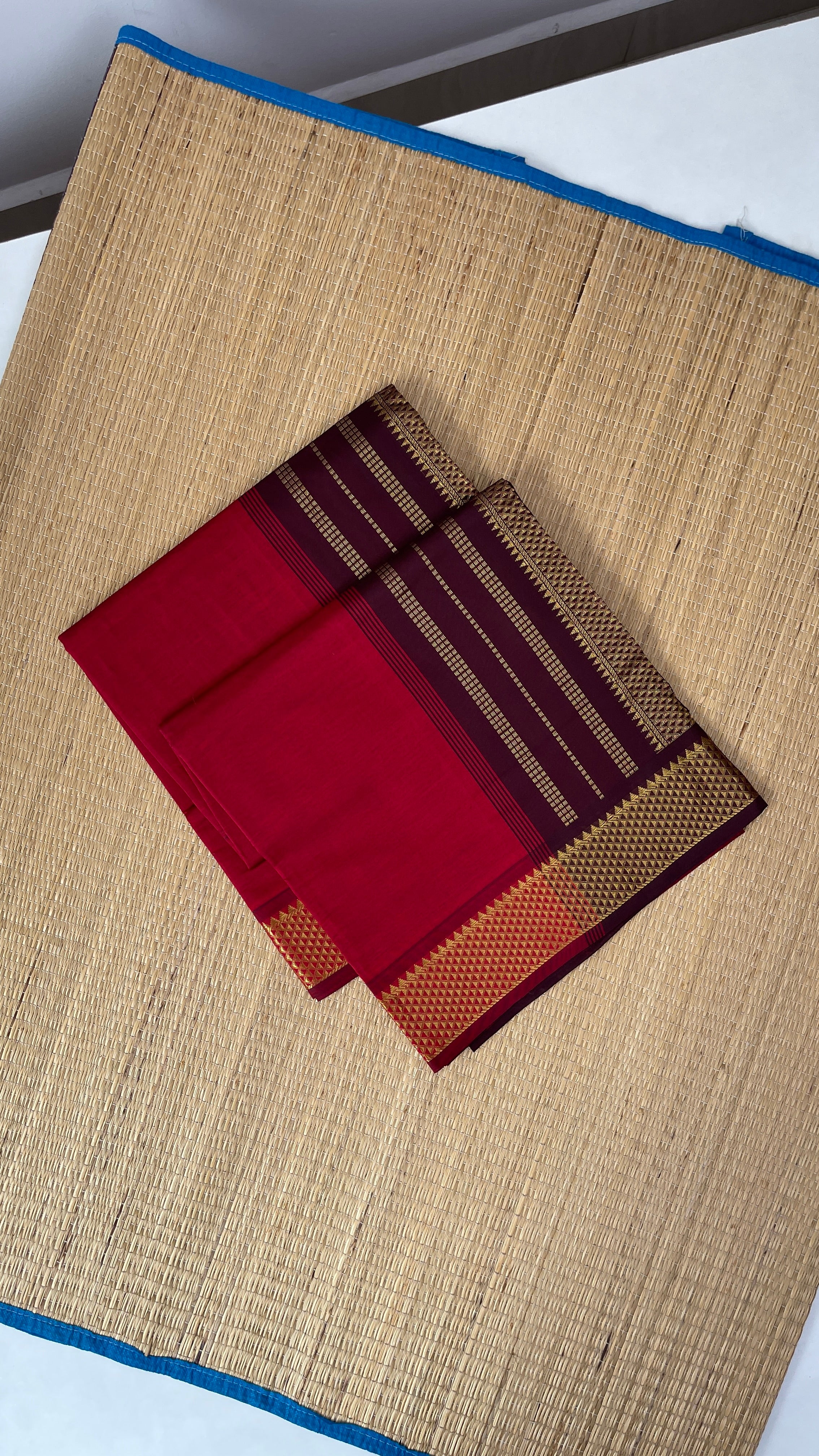 Maroon Half Pure Silk Cotton Saree With Plain Pattern