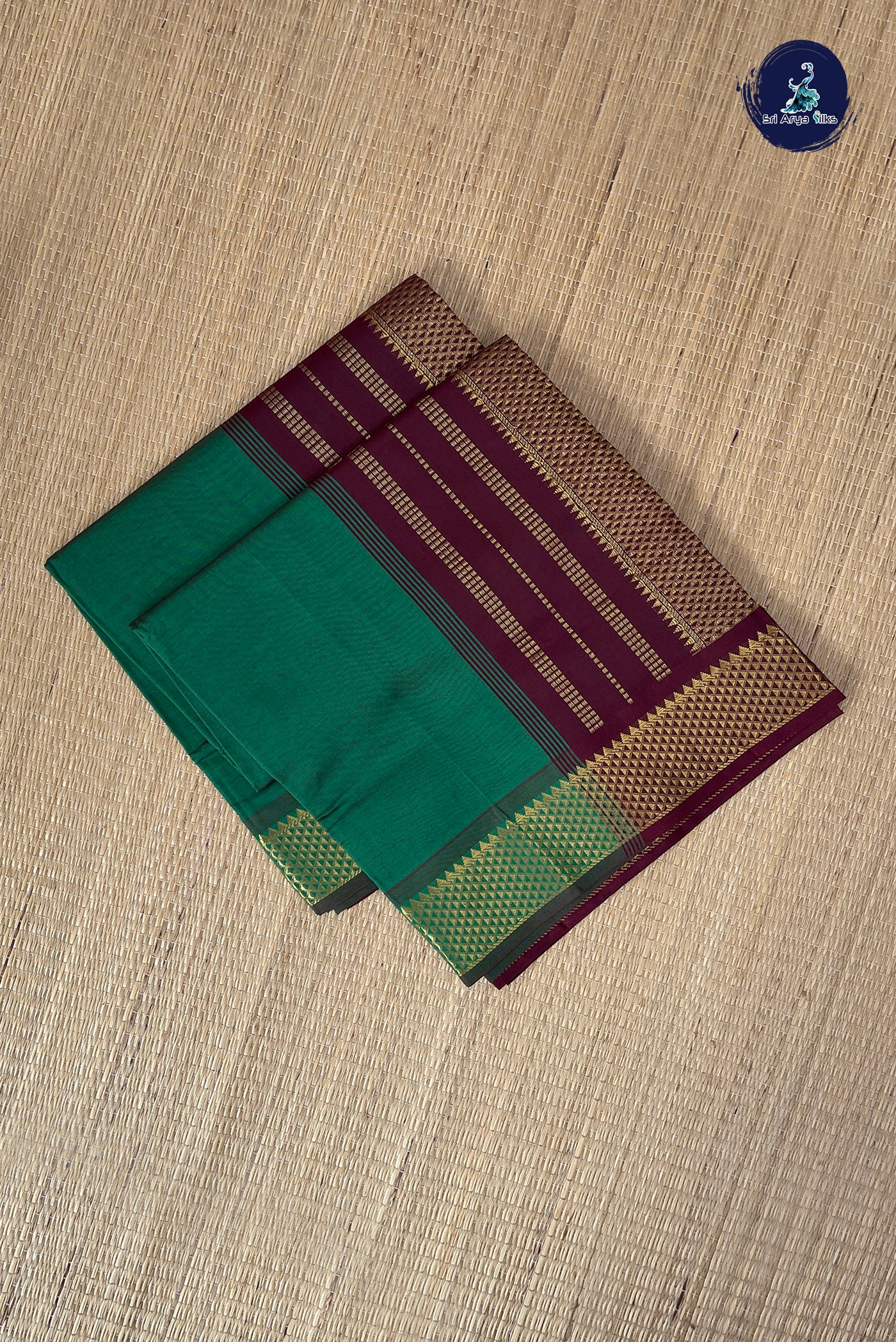 Green Half Pure Silk Cotton Saree With Plain Pattern