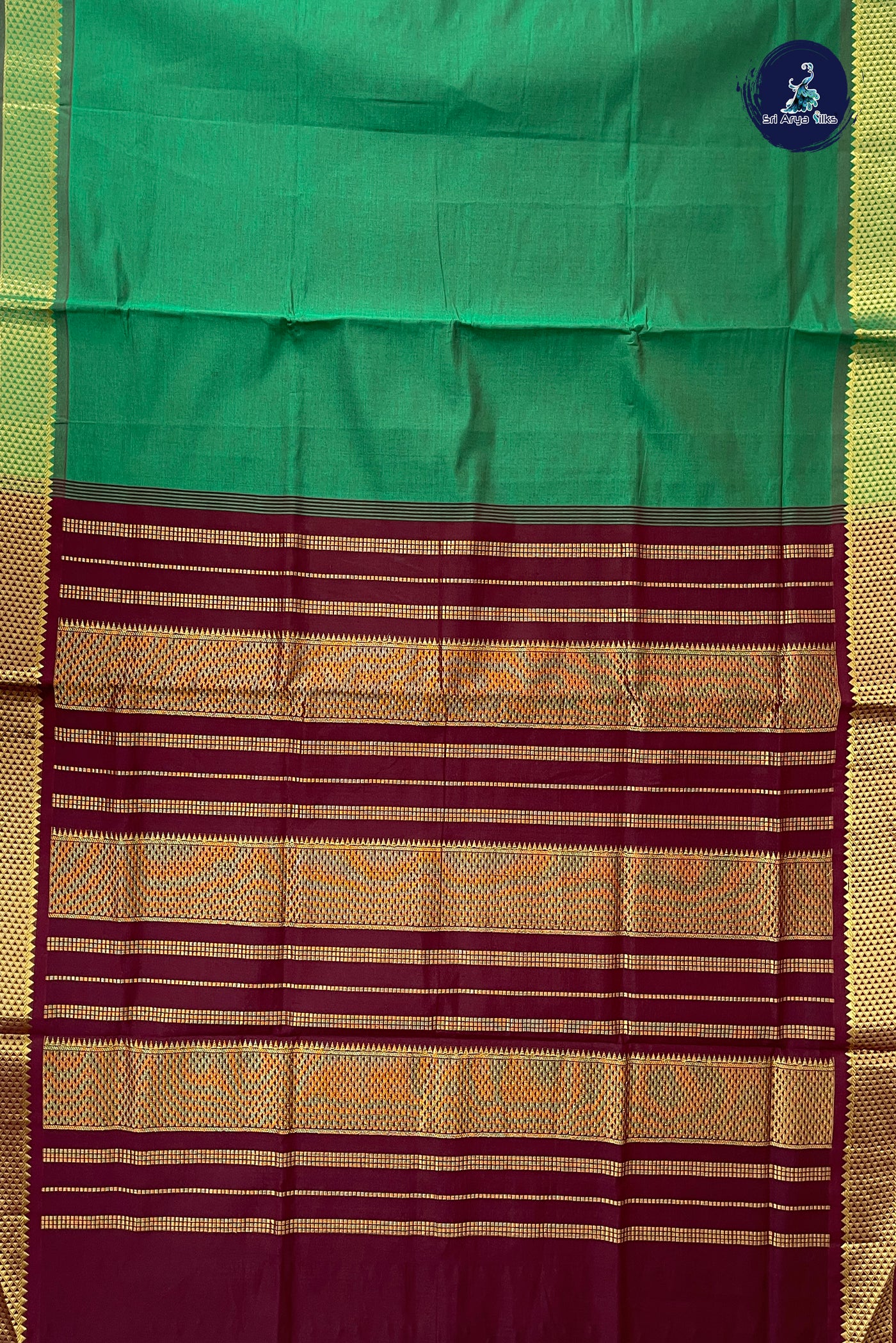 Green Half Pure Silk Cotton Saree With Plain Pattern