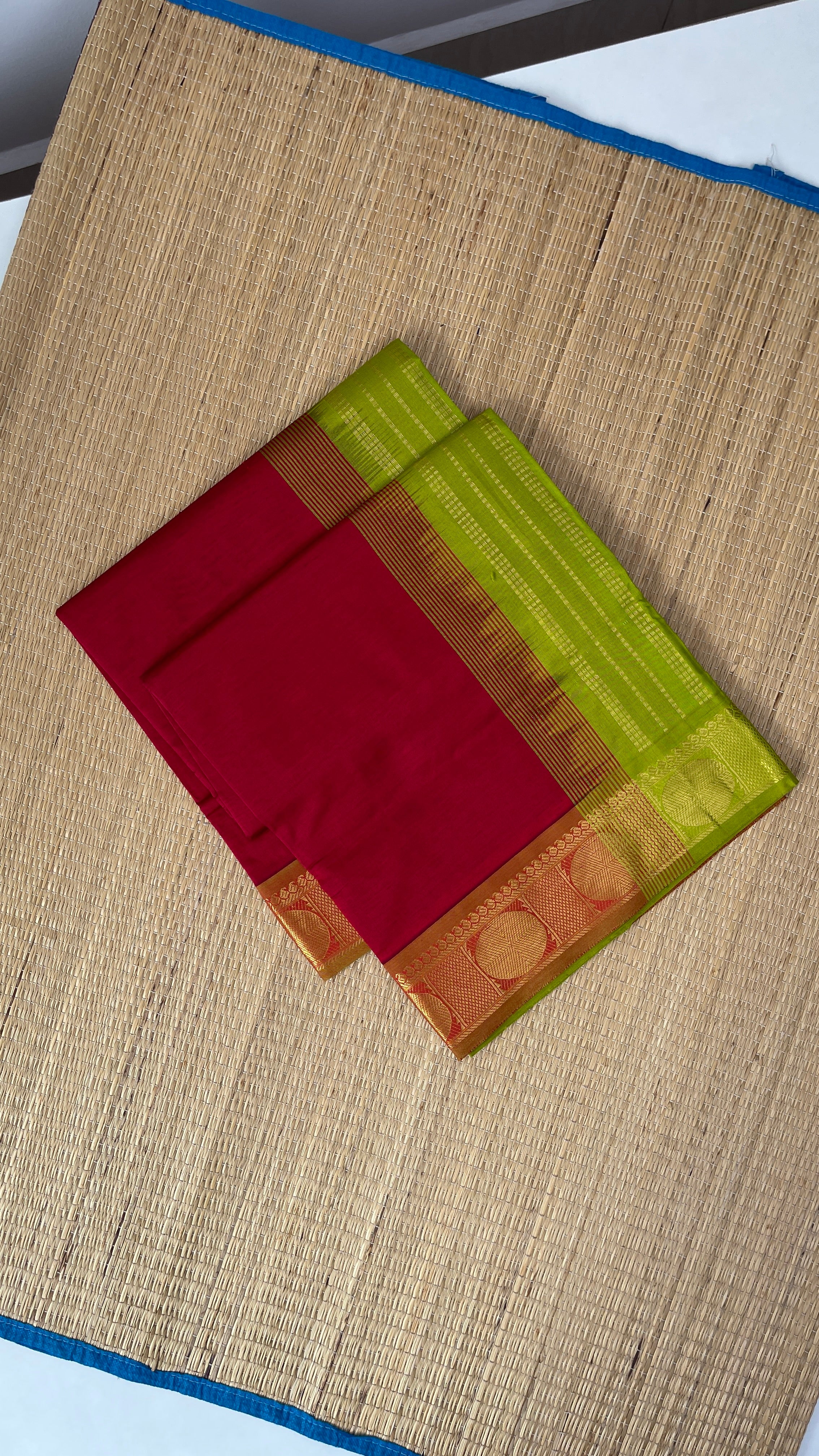 Red Half Pure Silk Cotton Saree With Plain Pattern