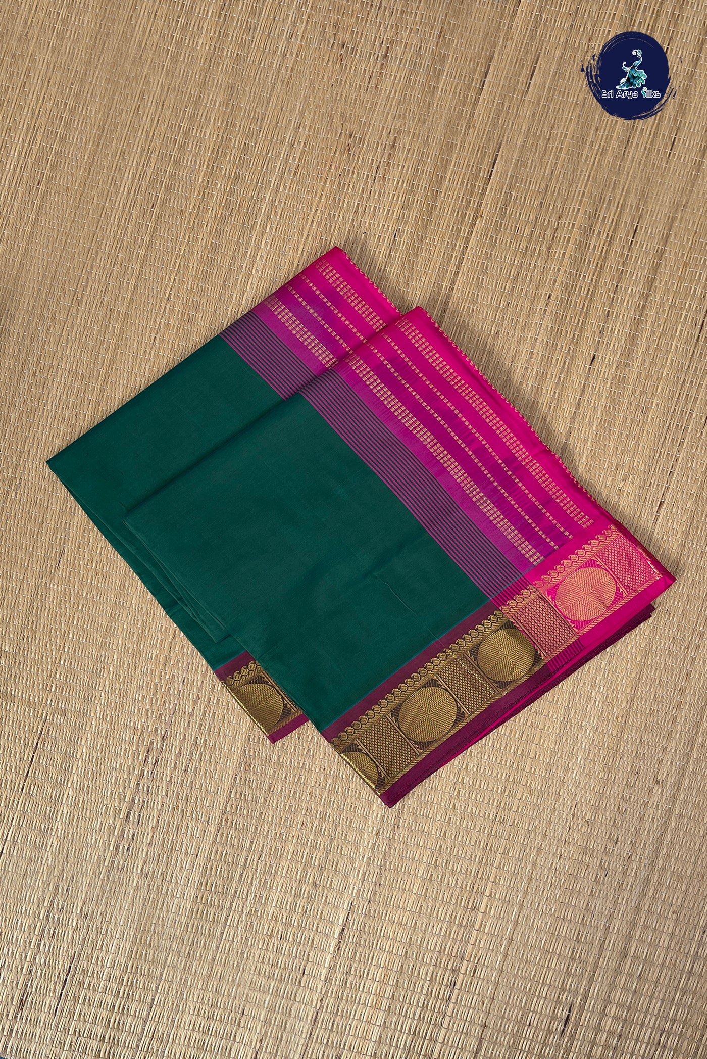 Green Half Pure Silk Cotton Saree With Plain Pattern