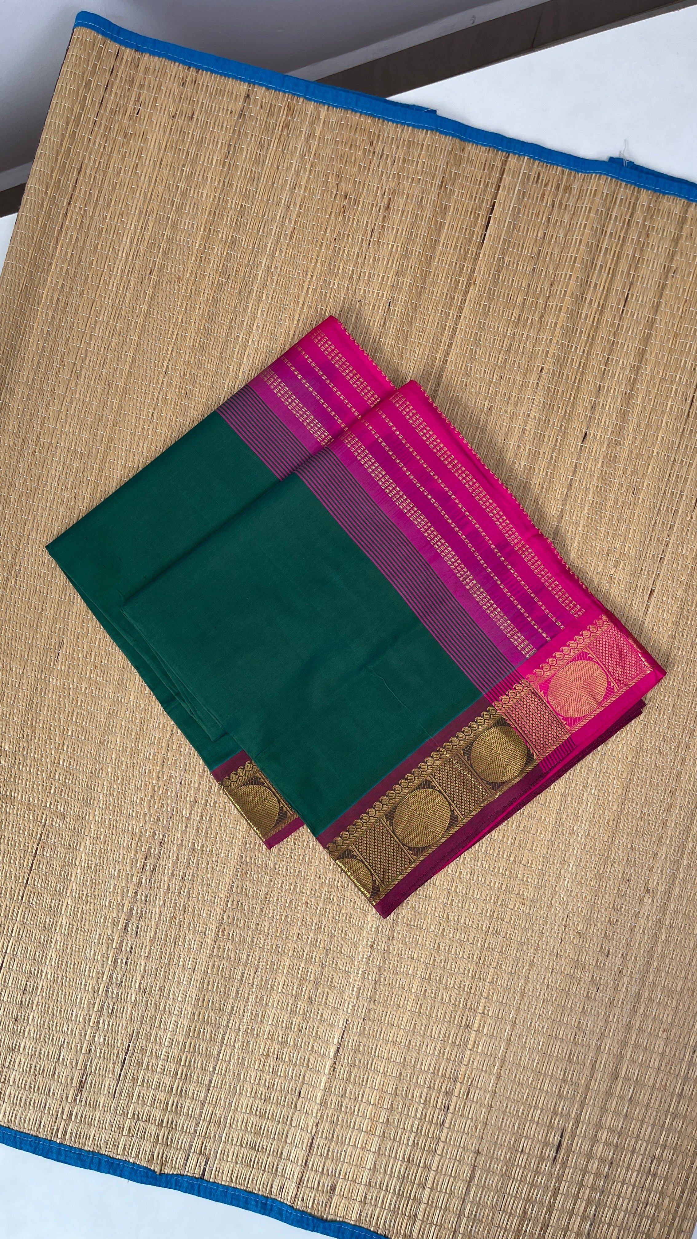 Green Half Pure Silk Cotton Saree With Plain Pattern