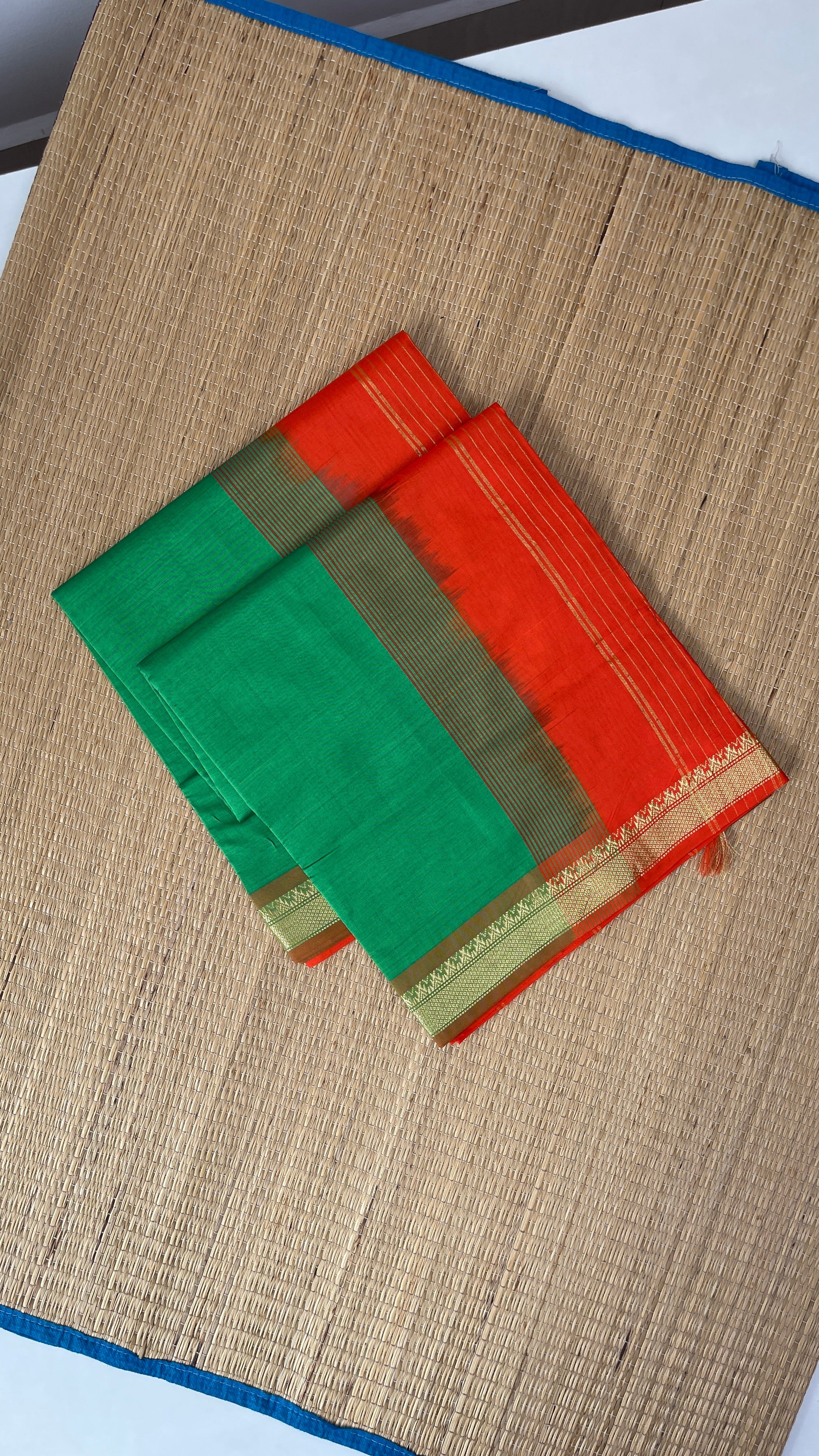 Green Half Pure Silk Cotton Saree With Plain Pattern
