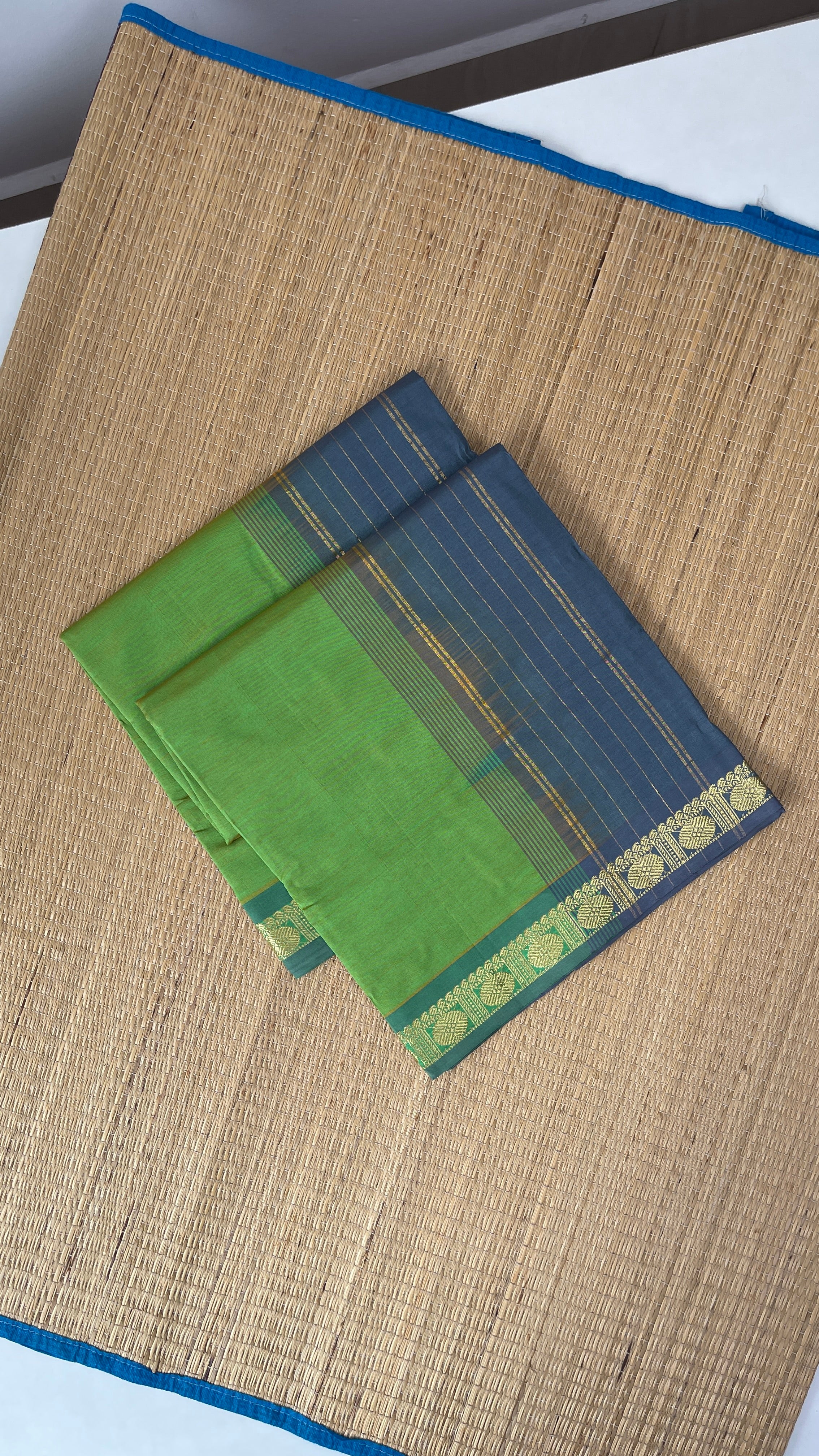 Light Green Half Pure Silk Cotton Saree With Plain Pattern