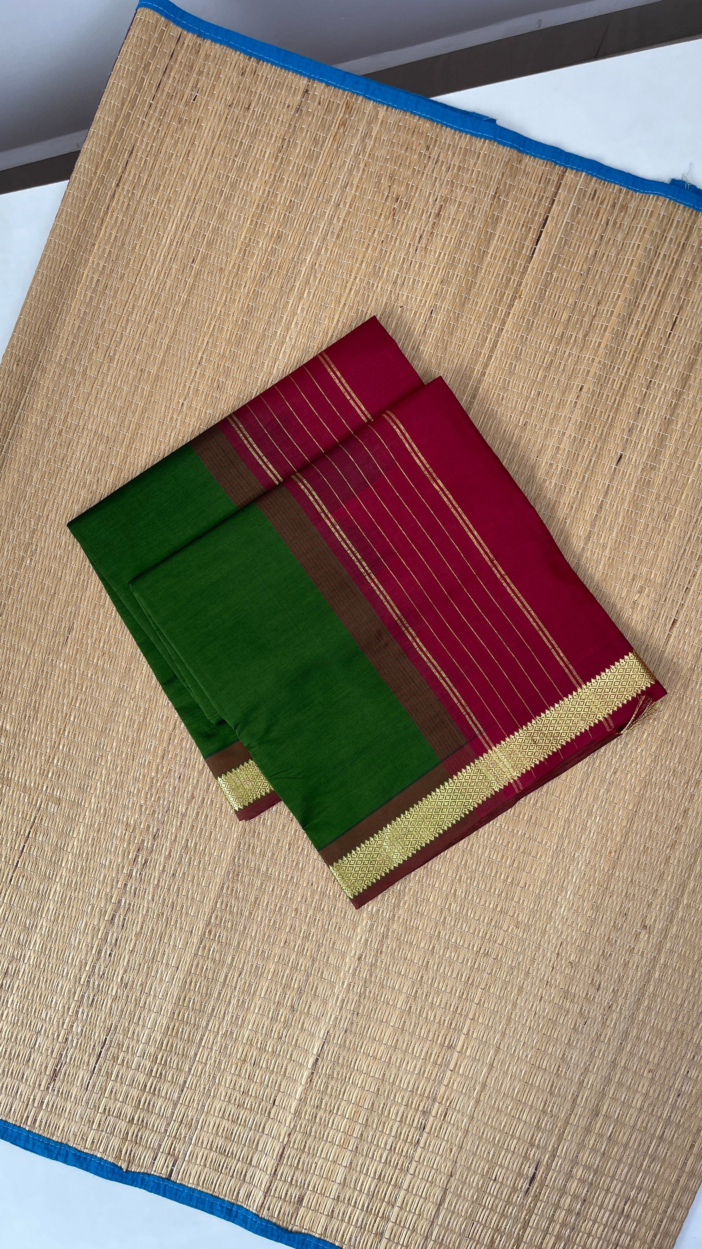 Green Half Pure Silk Cotton Saree With Plain Pattern