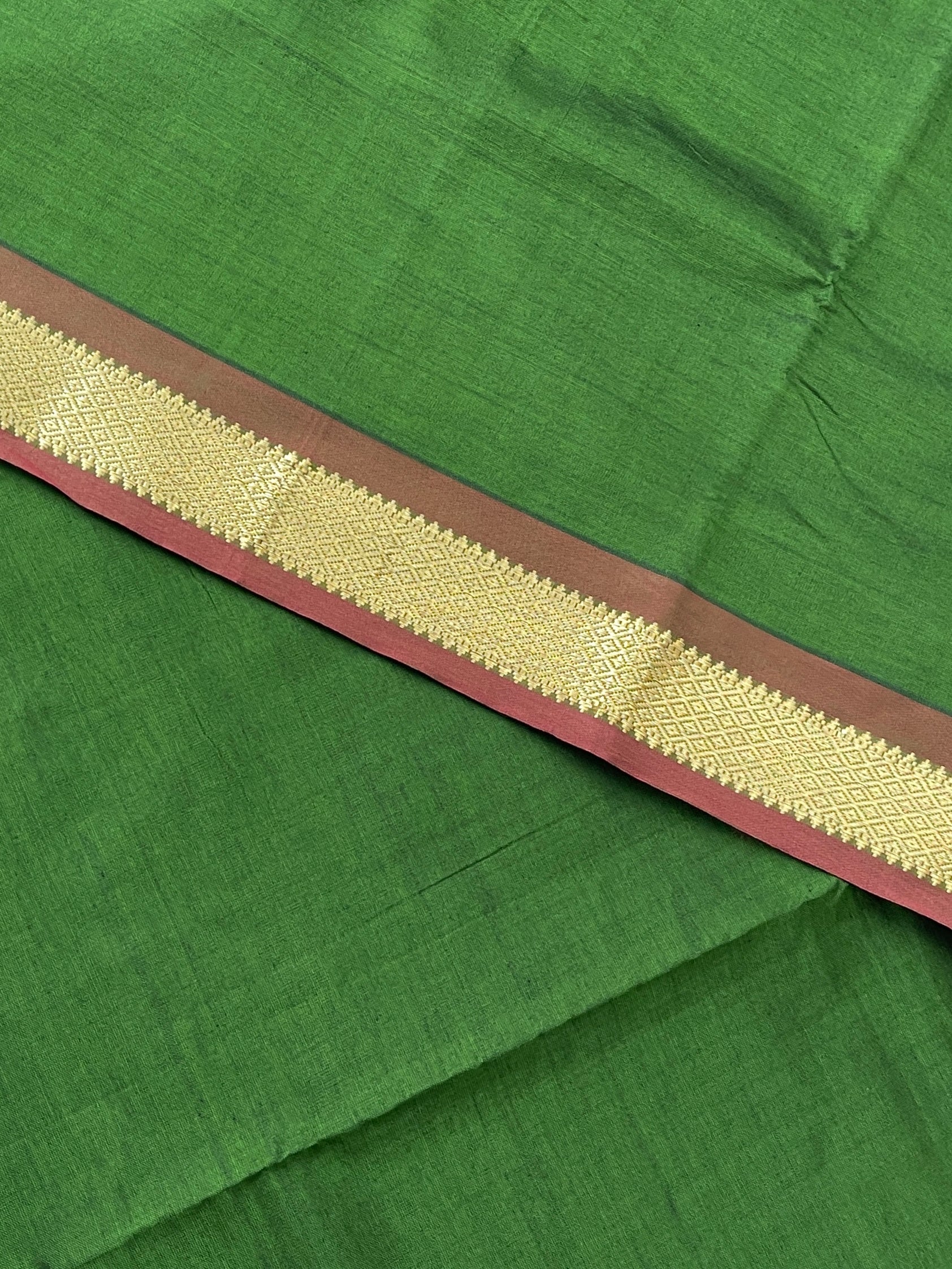 Green Half Pure Silk Cotton Saree With Plain Pattern