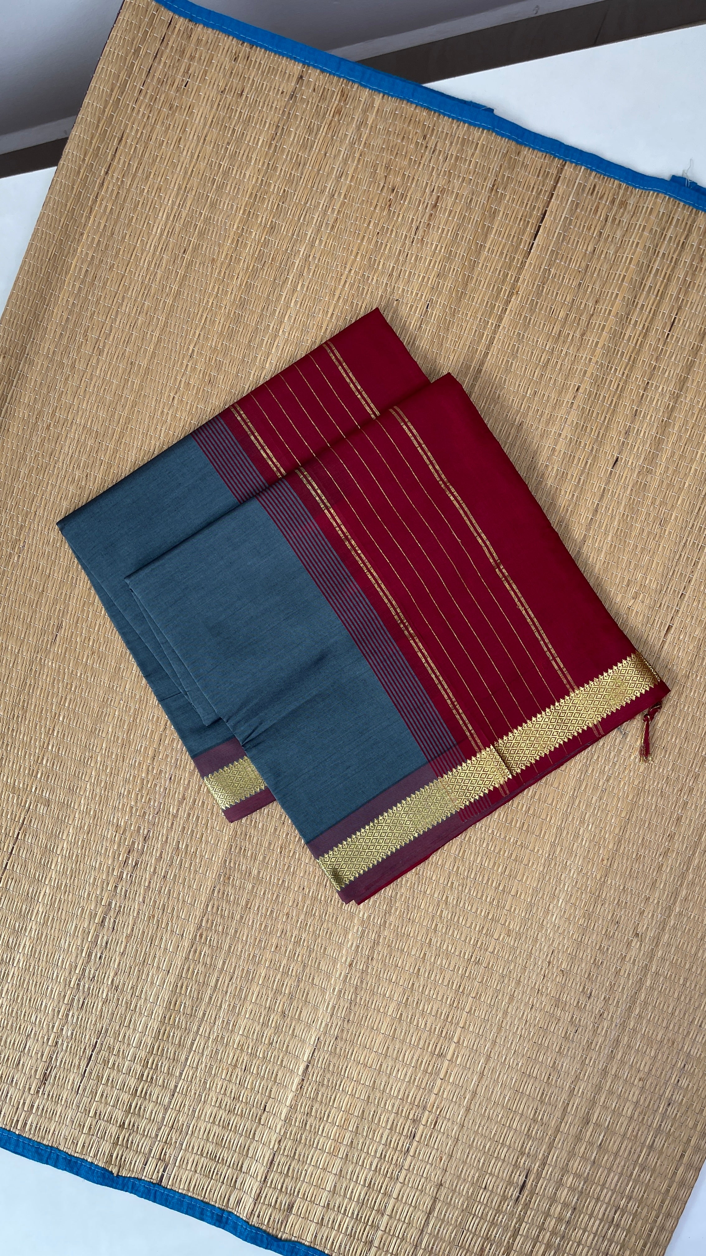 Grey Half Pure Silk Cotton Saree With Plain Pattern
