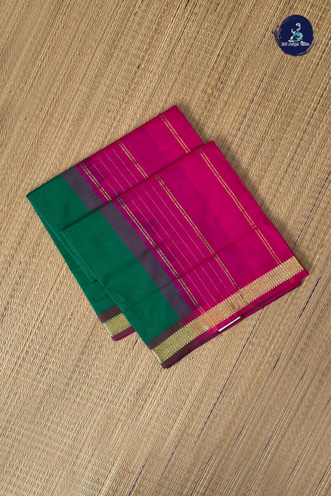 Green Half Pure Silk Cotton Saree With Plain Pattern