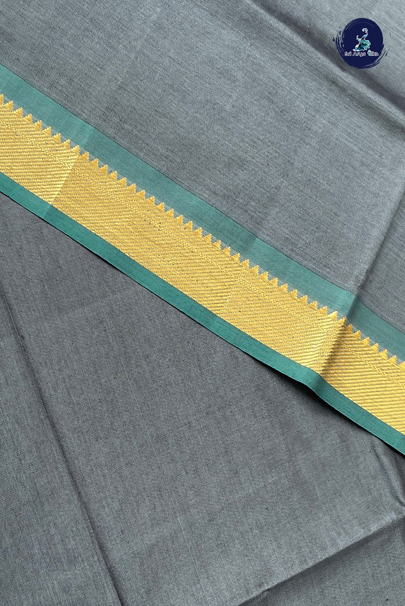 Grey Half Pure Silk Cotton Saree With Plain Pattern
