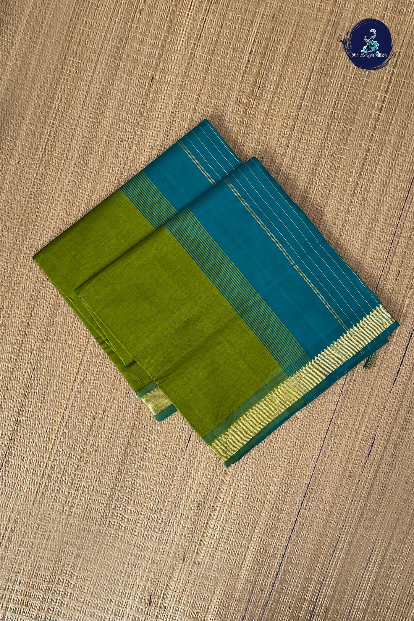Green Half Pure Silk Cotton Saree With Plain Pattern