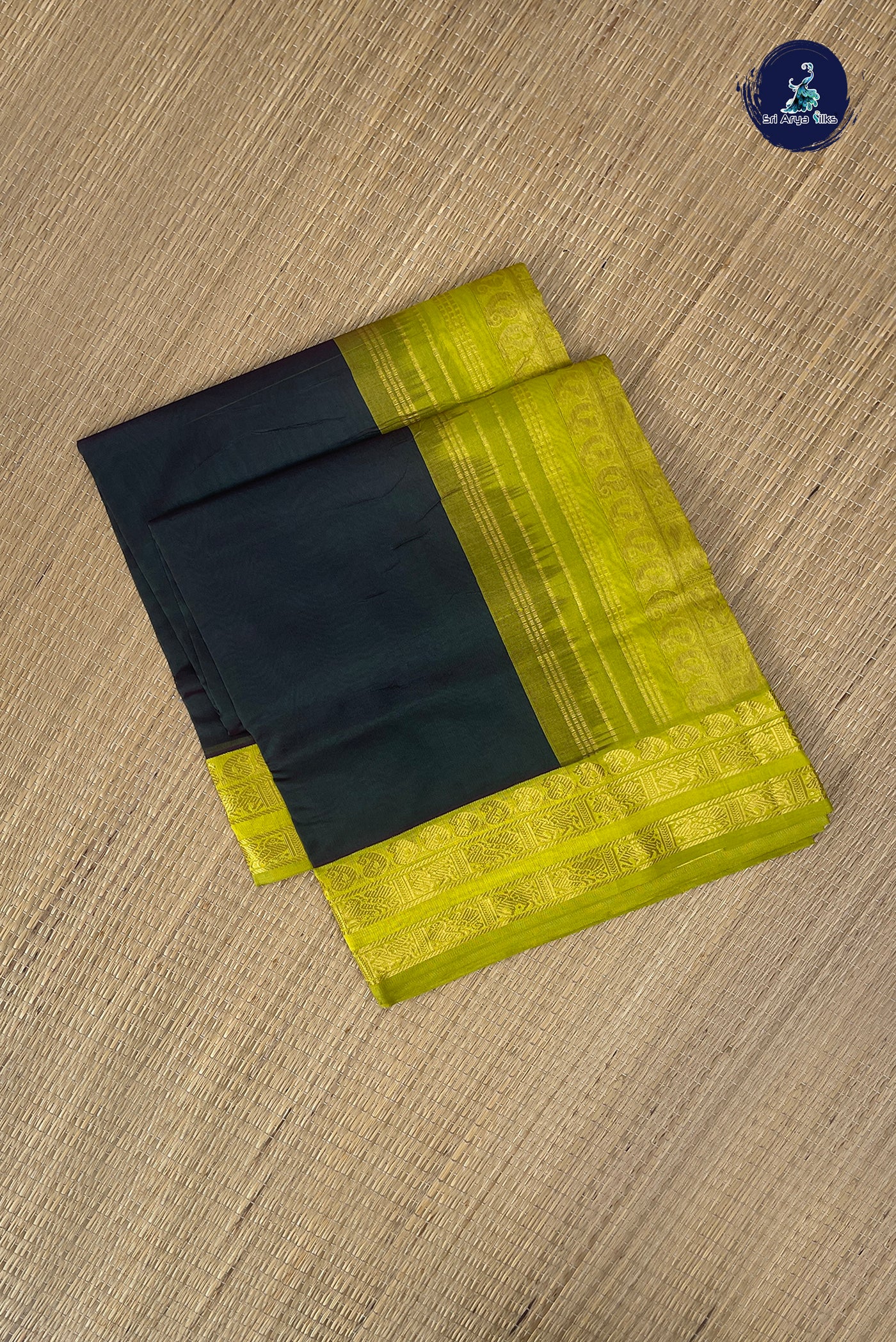 Dark Green Half Pure Silk Cotton Saree With Plain Pattern