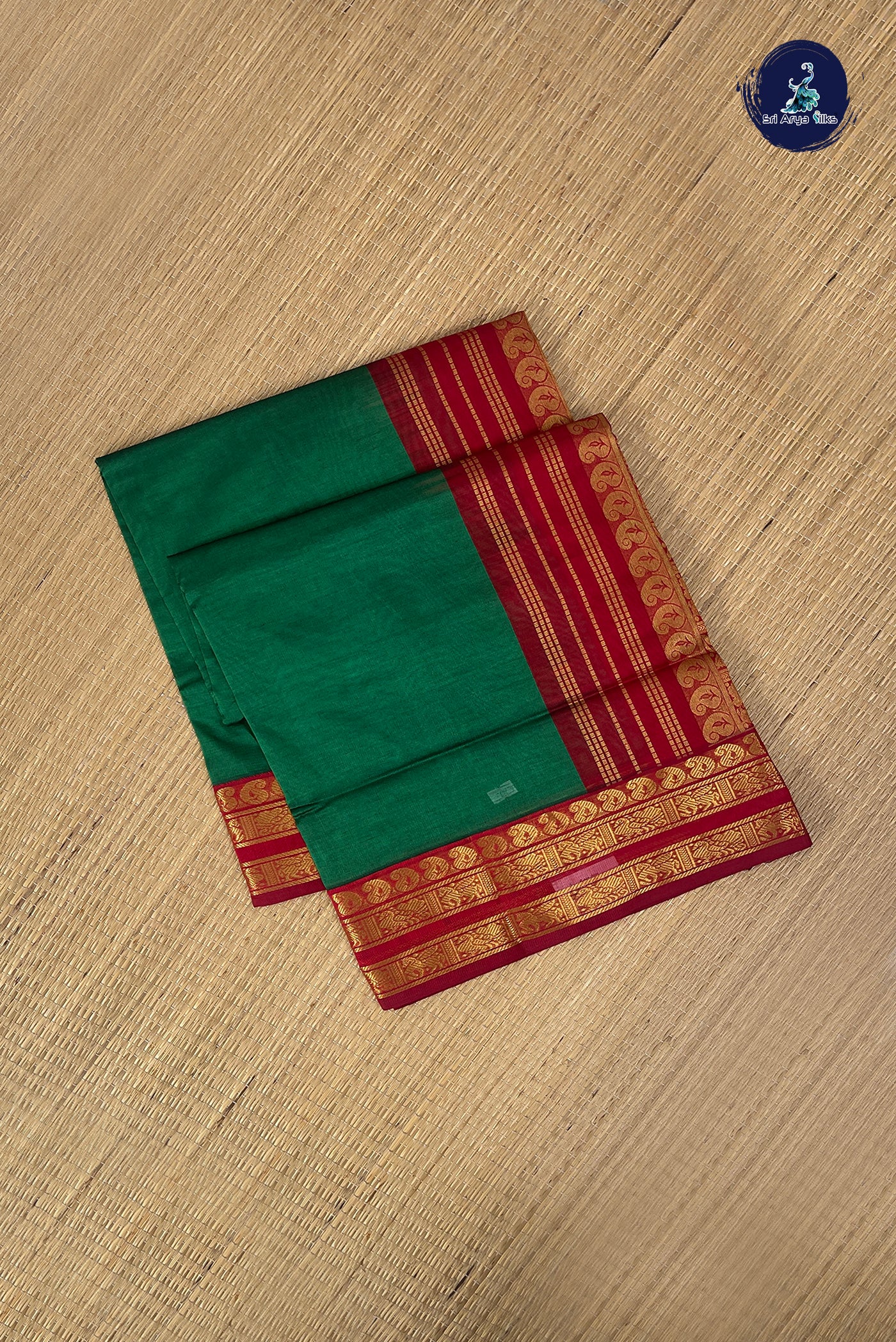 Green Half Pure Silk Cotton Saree With Plain Pattern