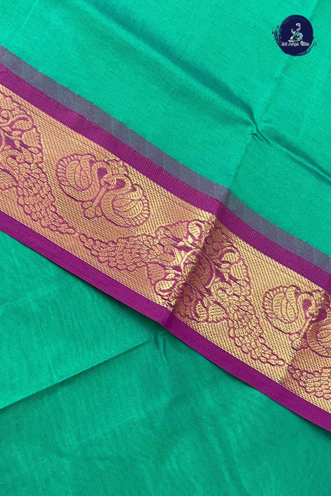 Green Half Pure Silk Cotton Saree With Plain Pattern