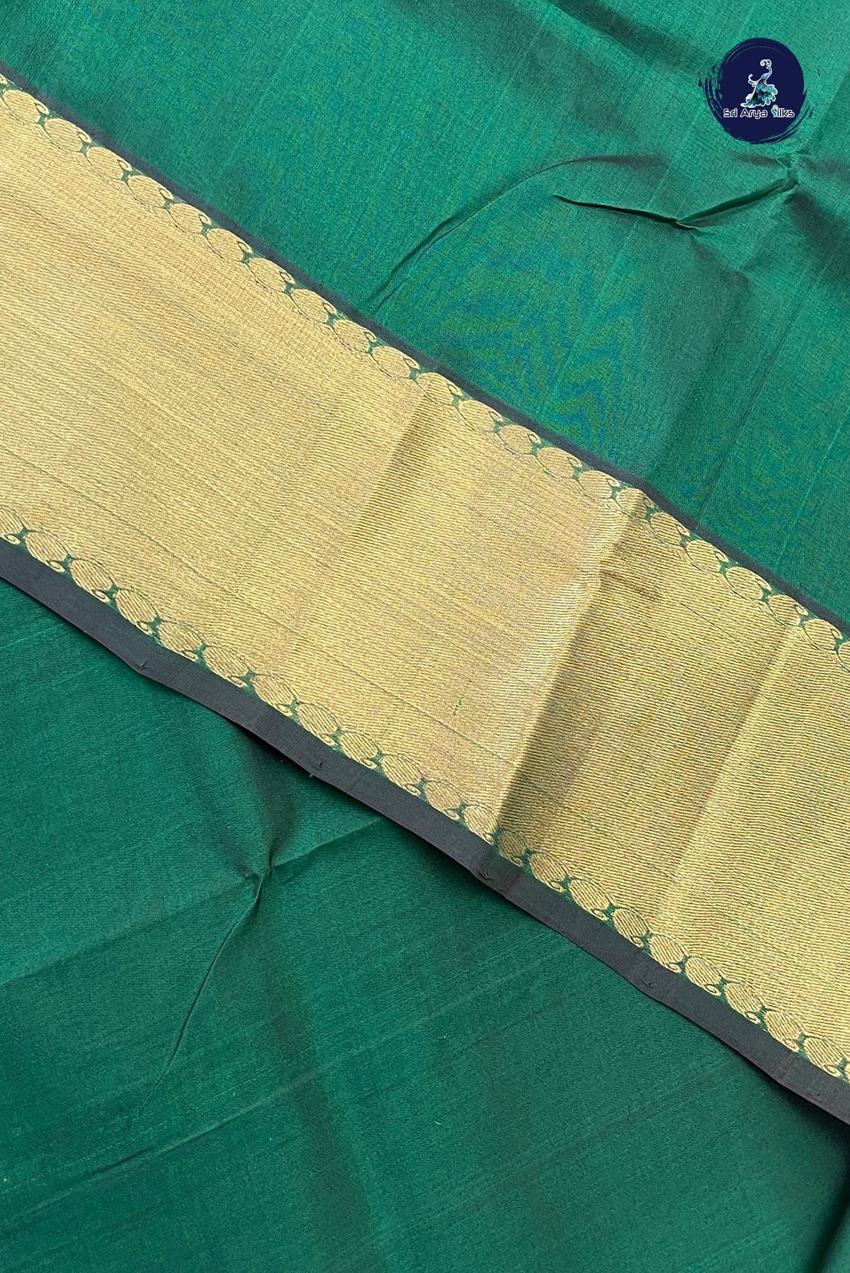 Bottle Green Bridal Silk Cotton Saree With Plain Pattern