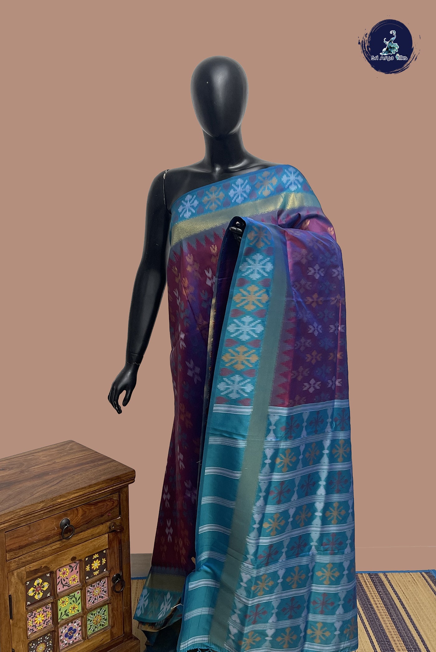Dual Tone Purple Pochampally Saree With Ikat Pattern