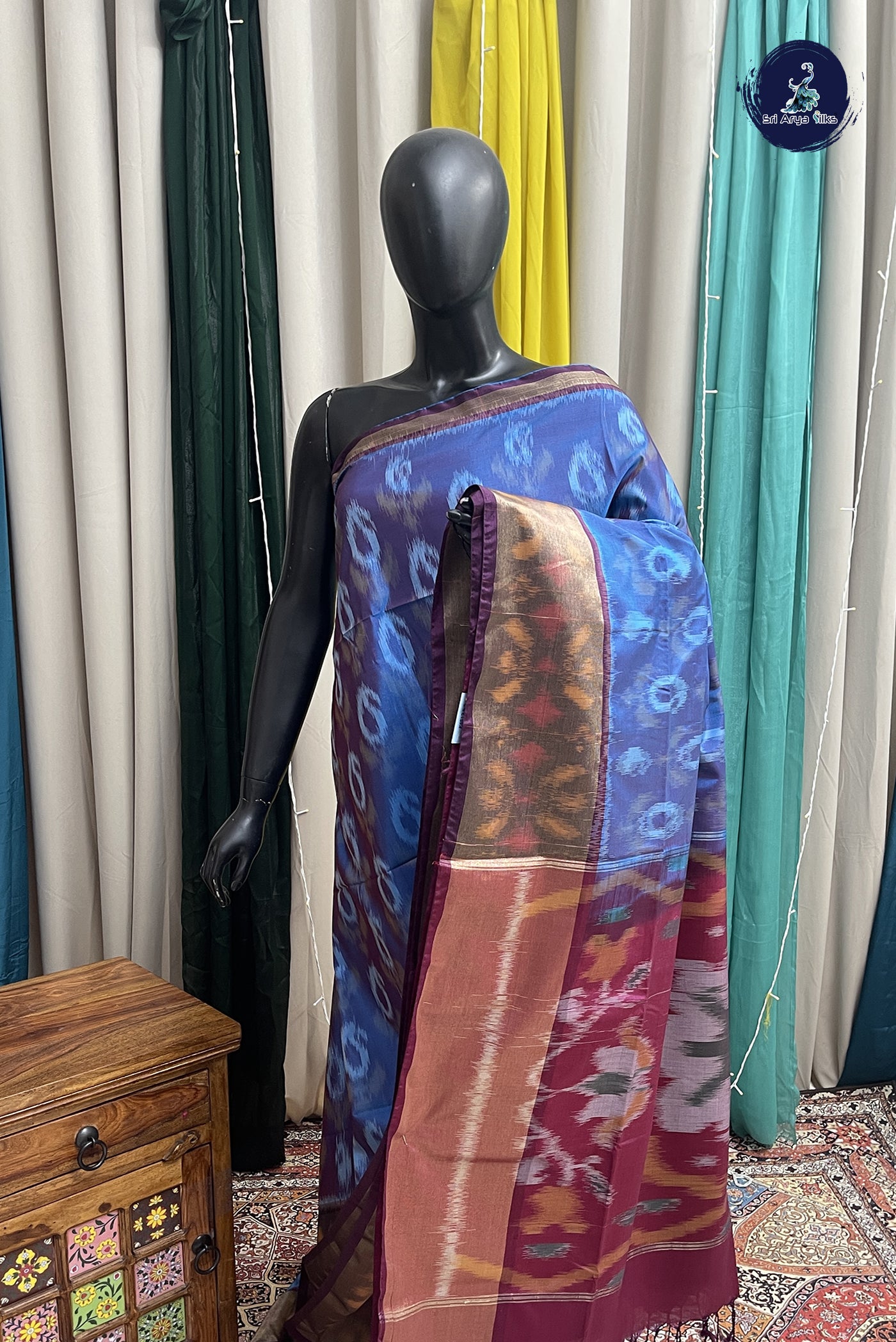 Dual Tone Blue Semi Soft Silk Saree With Ikat Pattern