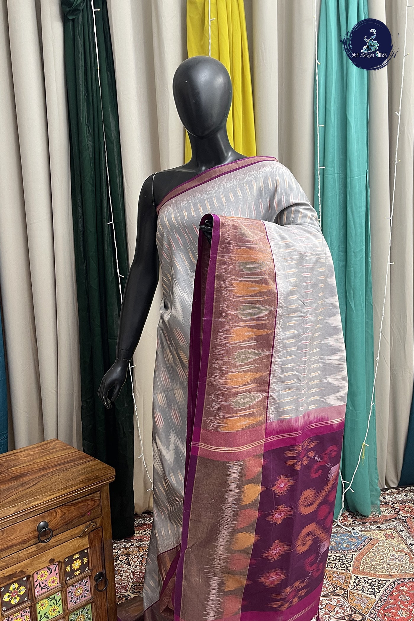 Silver Grey Semi Soft Silk Saree With Ikat Pattern