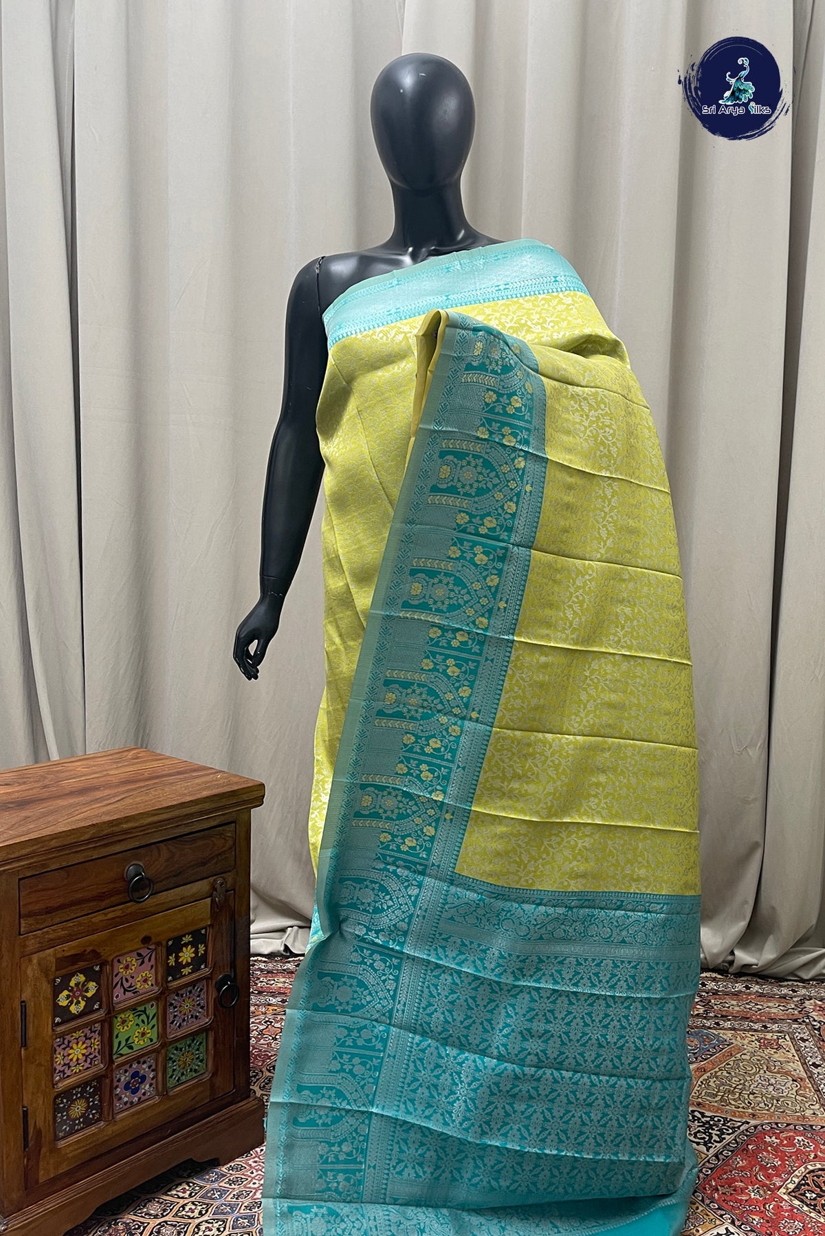 Yellowish Green Semi Silk Saree With Jacquard Pattern