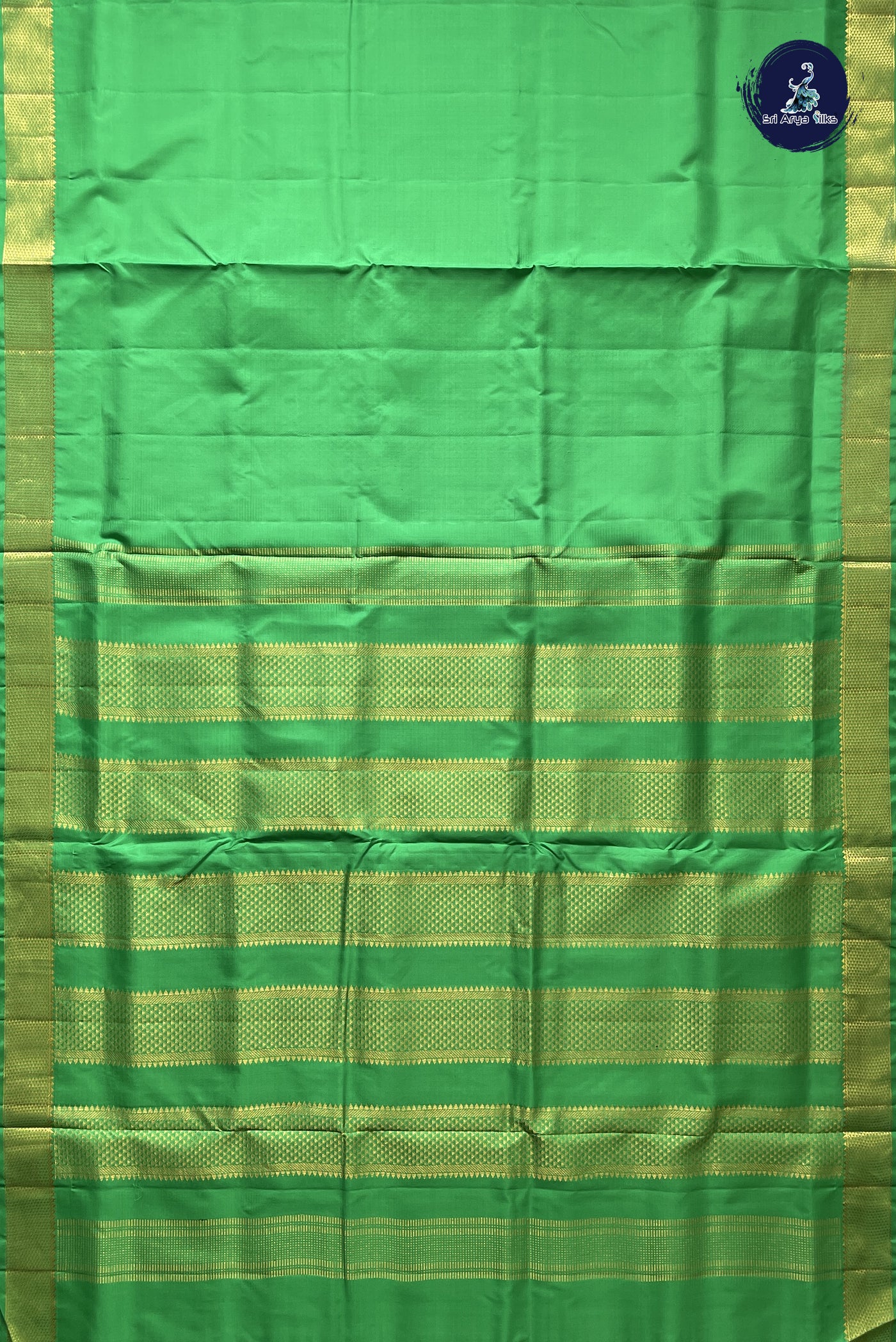 Parrot Green Madisar 10 Yards Silk Saree With Plain Pattern