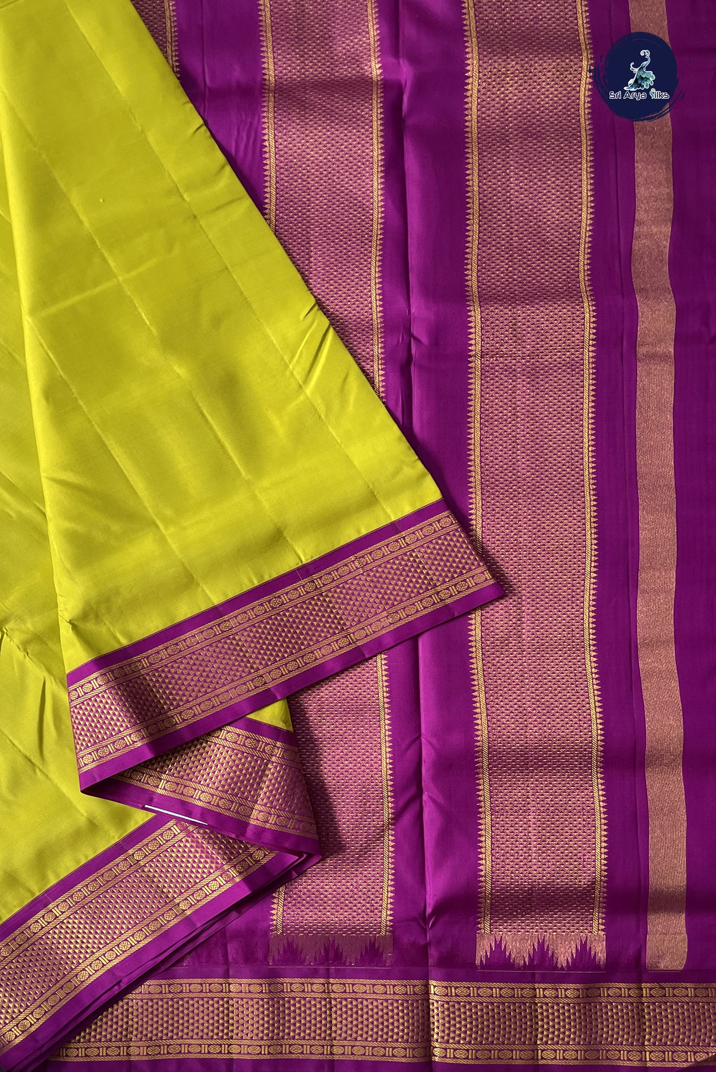 Lime Green Madisar 10 Yards Silk Saree With Plain Pattern