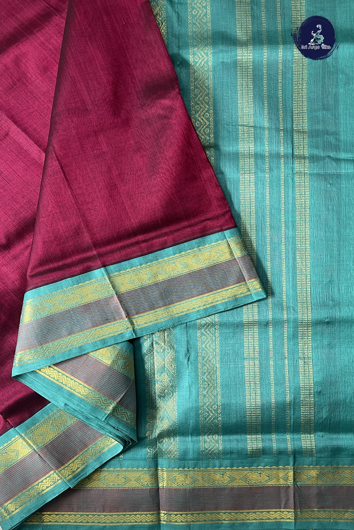 BeetRoot Shade 10 Yards Silk Cotton Saree With Plain Pattern