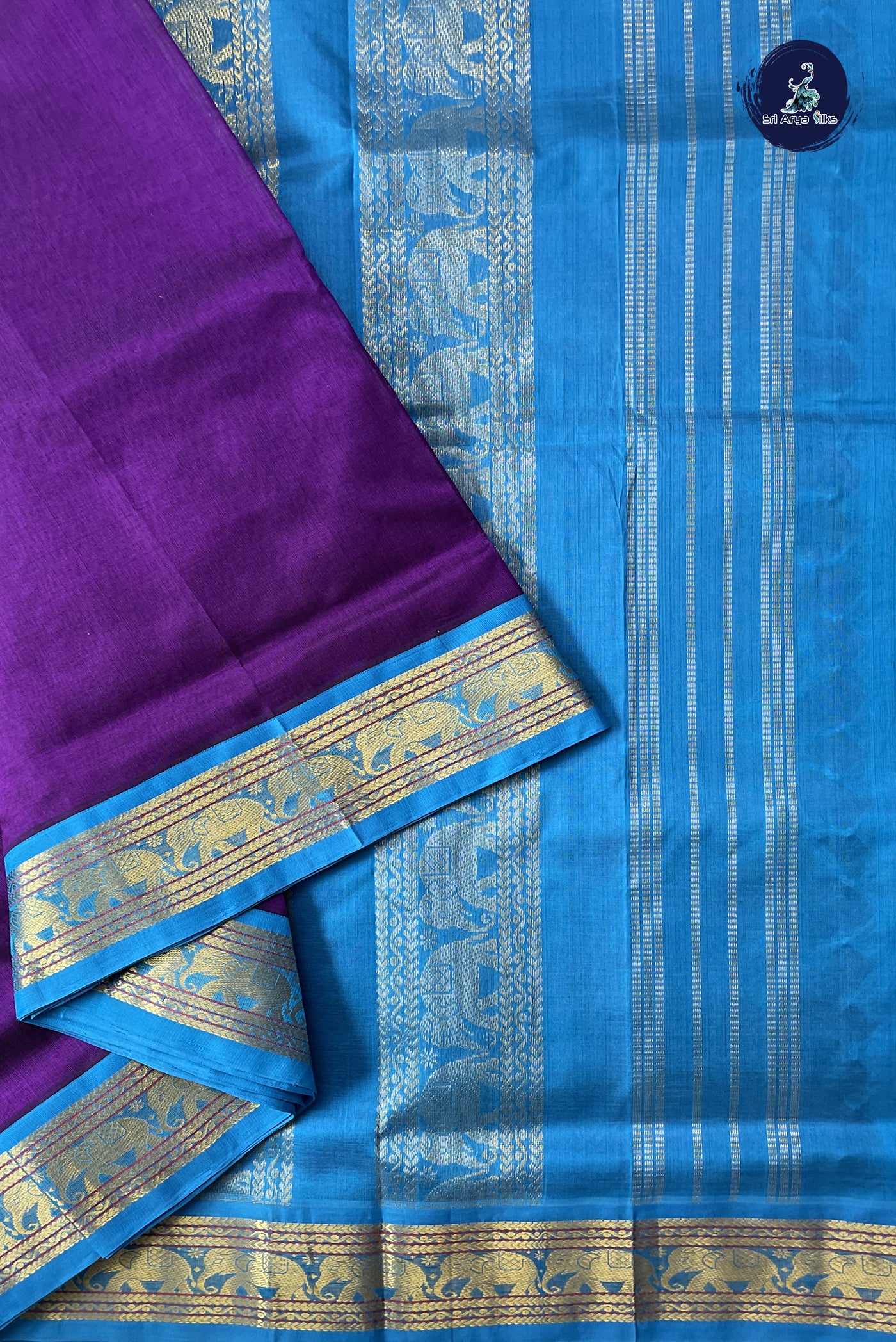 Dark Brinjal 10 Yards Silk Cotton Saree With Plain Pattern