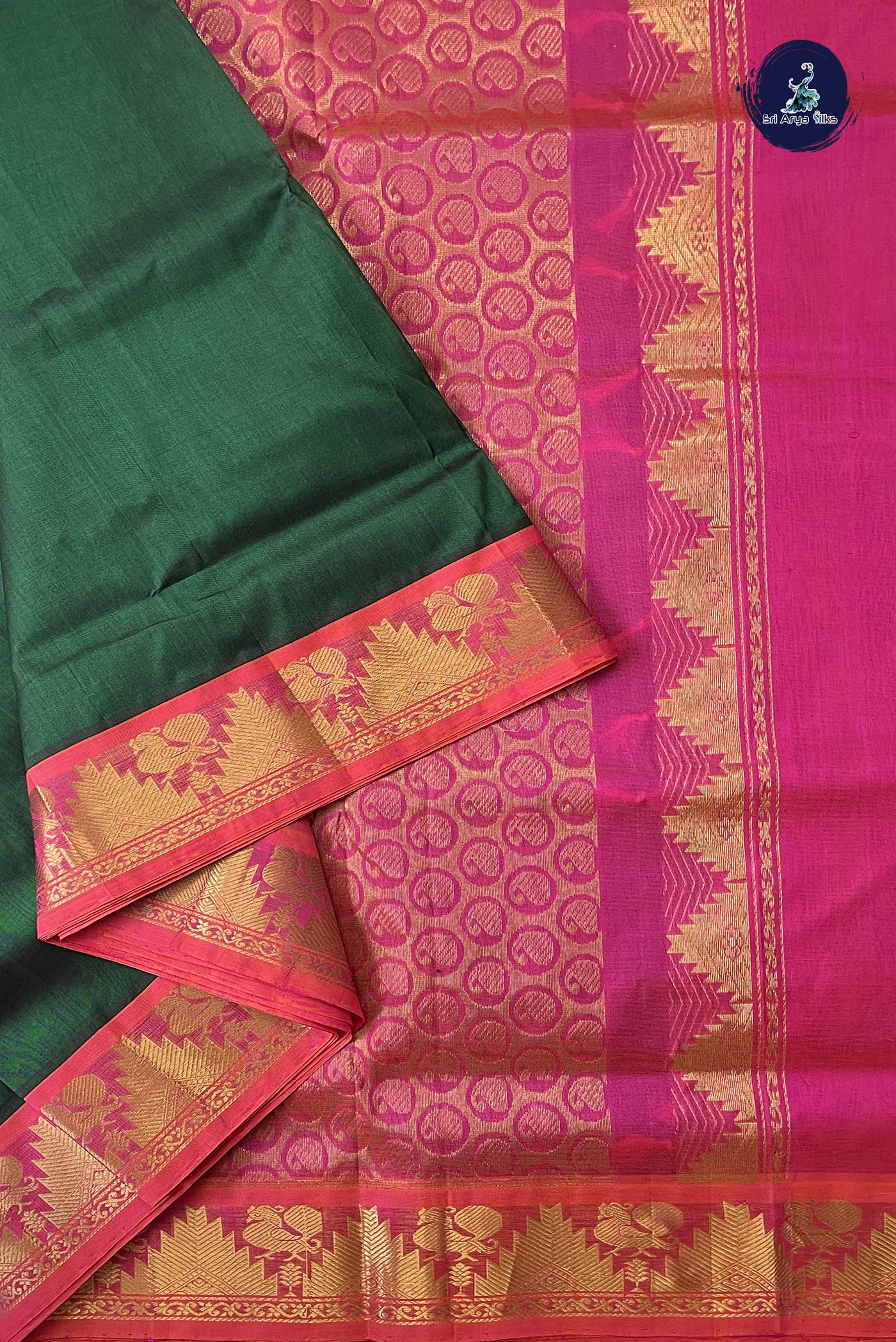 Bottle Green 10 Yards Silk Cotton Saree With Plain Pattern