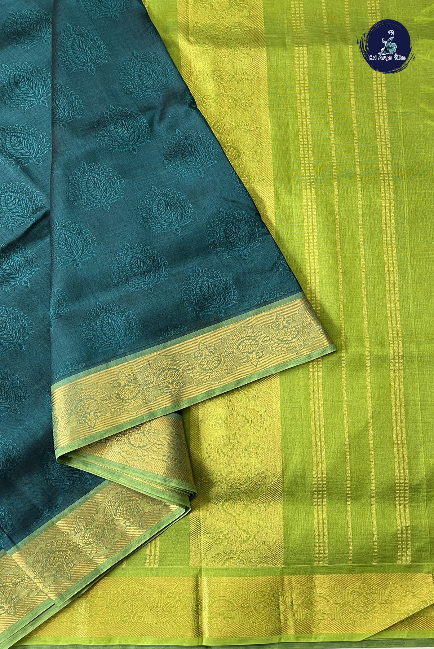 Green 10 Yards Silk Cotton Saree With Embossed Pattern