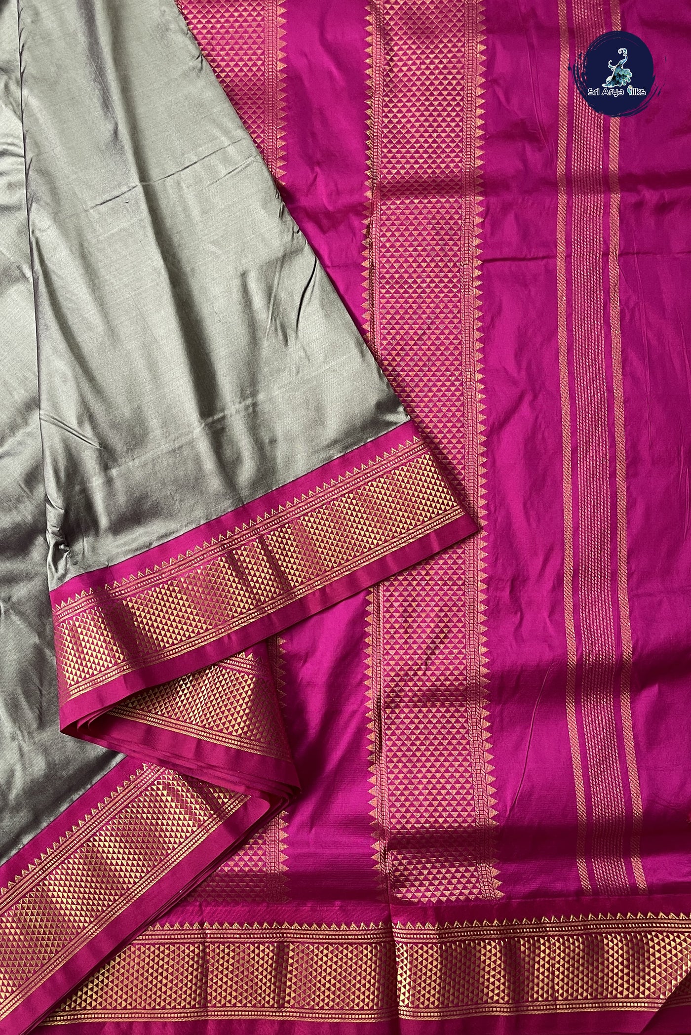 Silver Grey Madisar 10 Yards Silk Saree With Plain Pattern