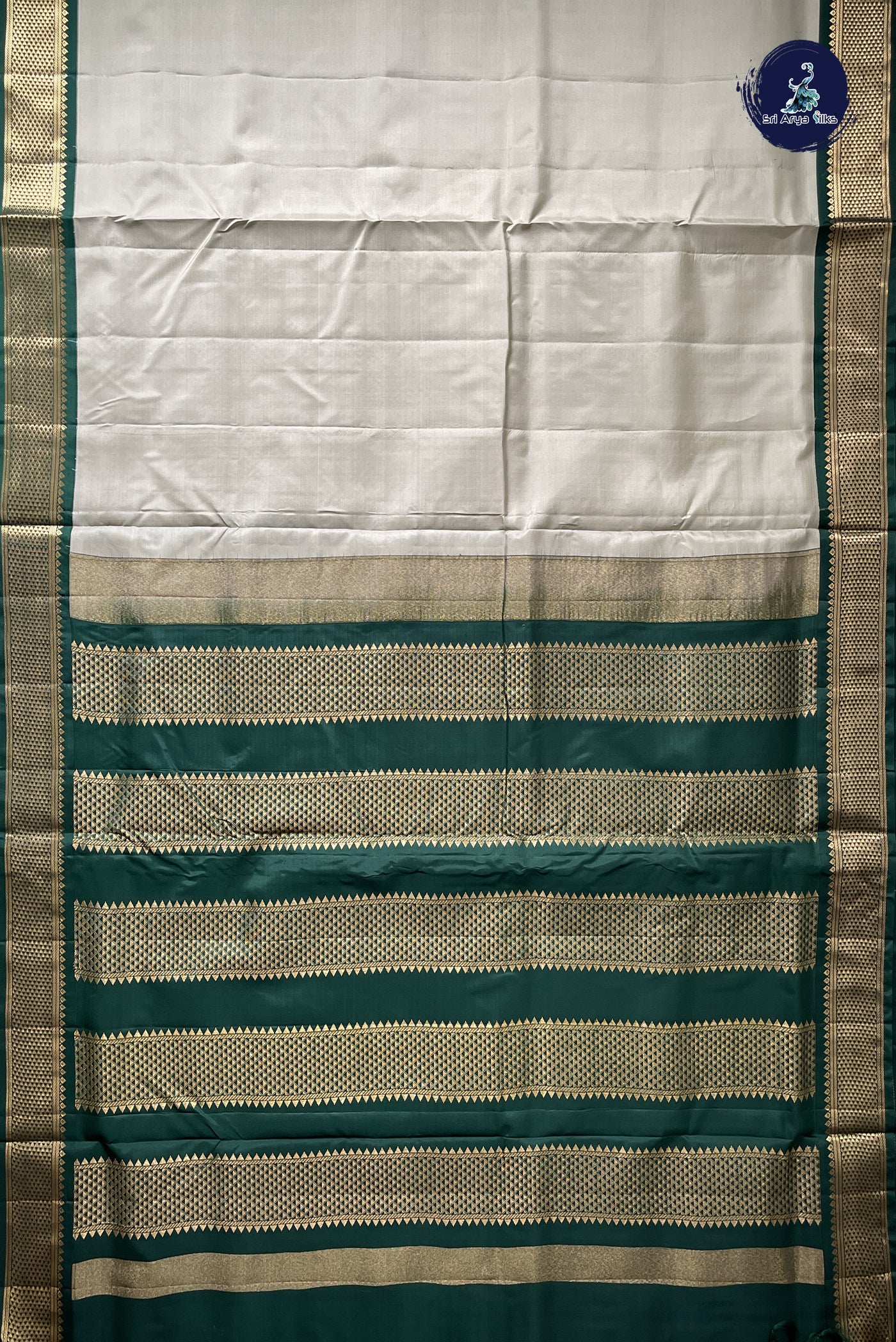 Elaichi Green Madisar 10 Yards Silk Saree With Plain Pattern