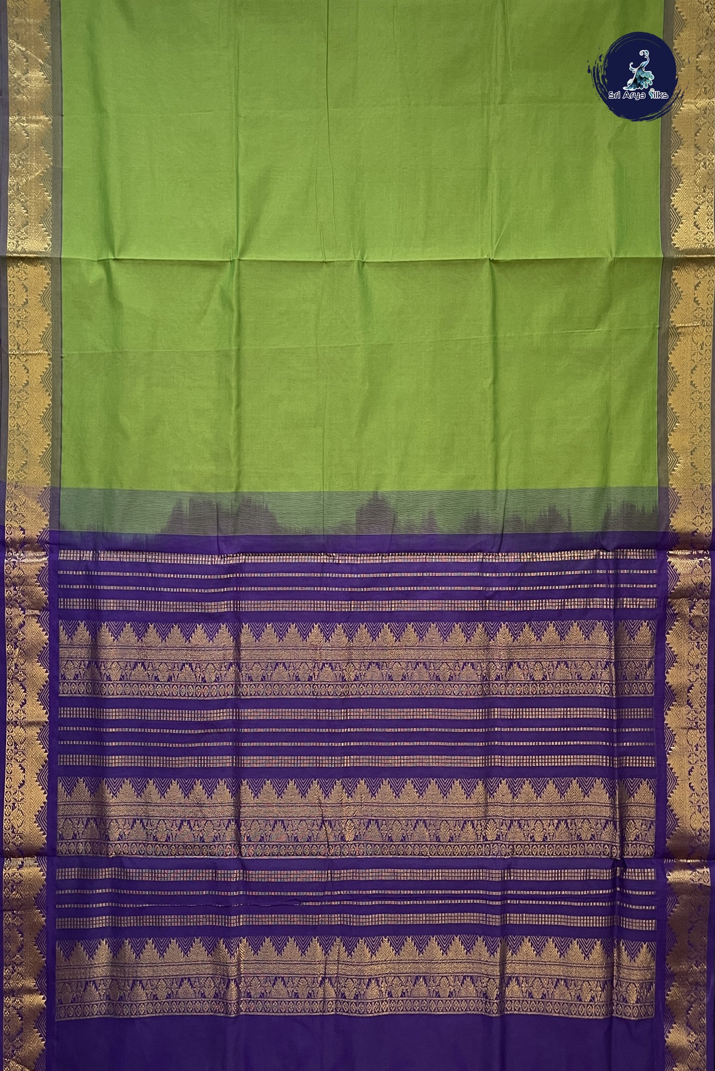 Green 10 Yards Silk Cotton Saree With Plain Pattern