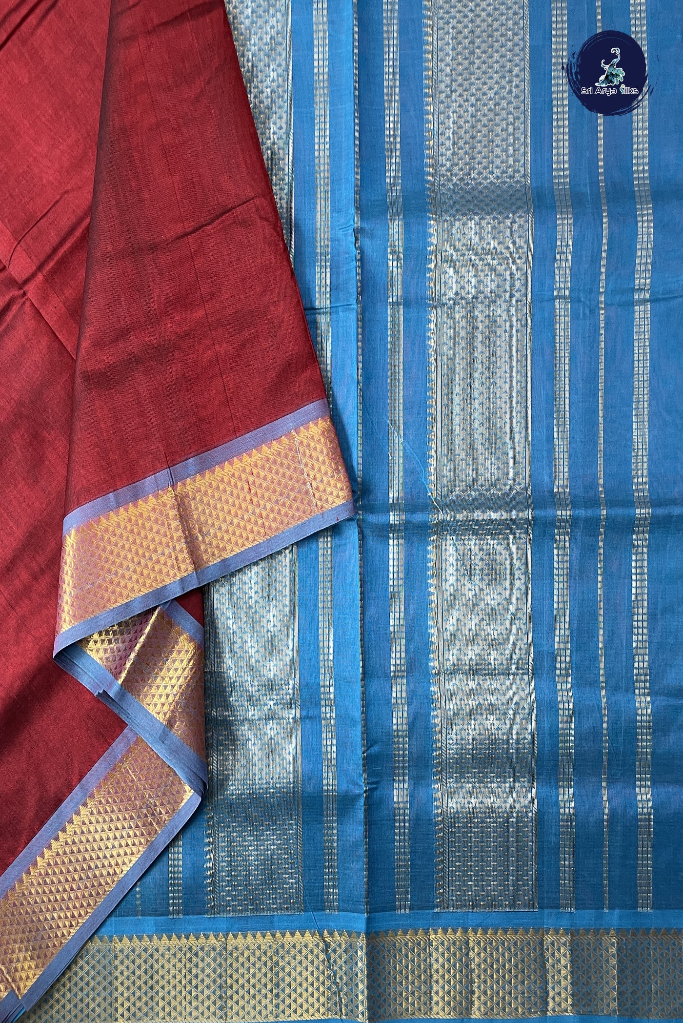 Dual Tone Maroon 10 Yards Silk Cotton Saree With Plain Pattern