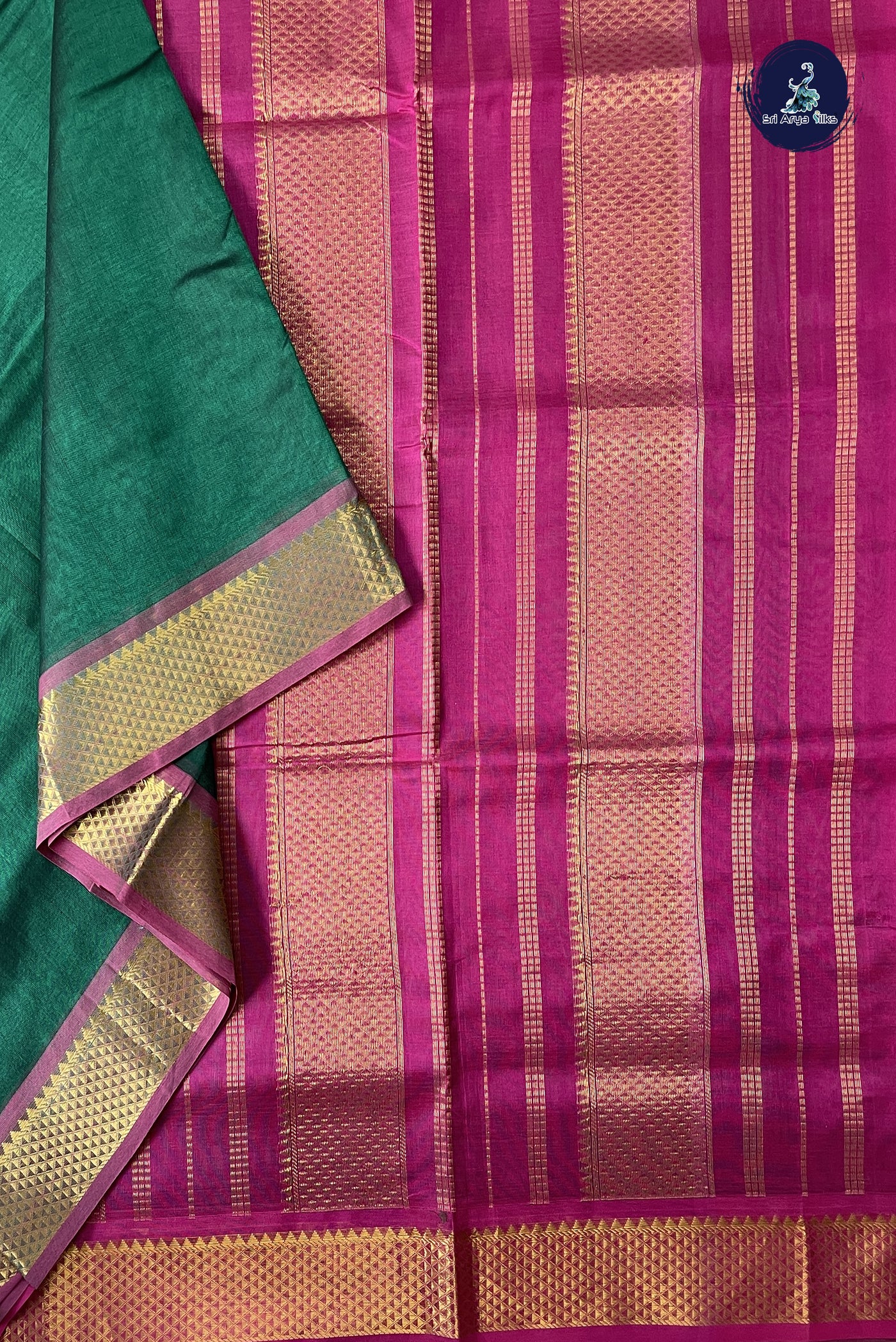 Dark Green 10 Yards Silk Cotton Saree With Plain Pattern