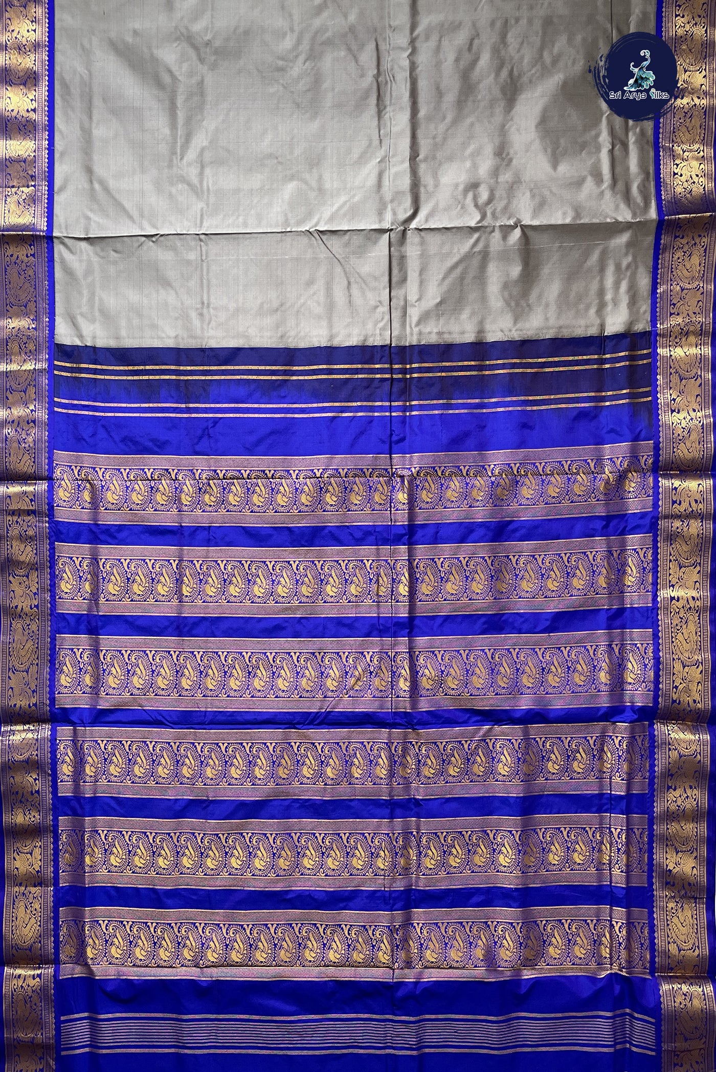 Silver Grey Madisar 10 Yards Silk Saree With Plain Pattern