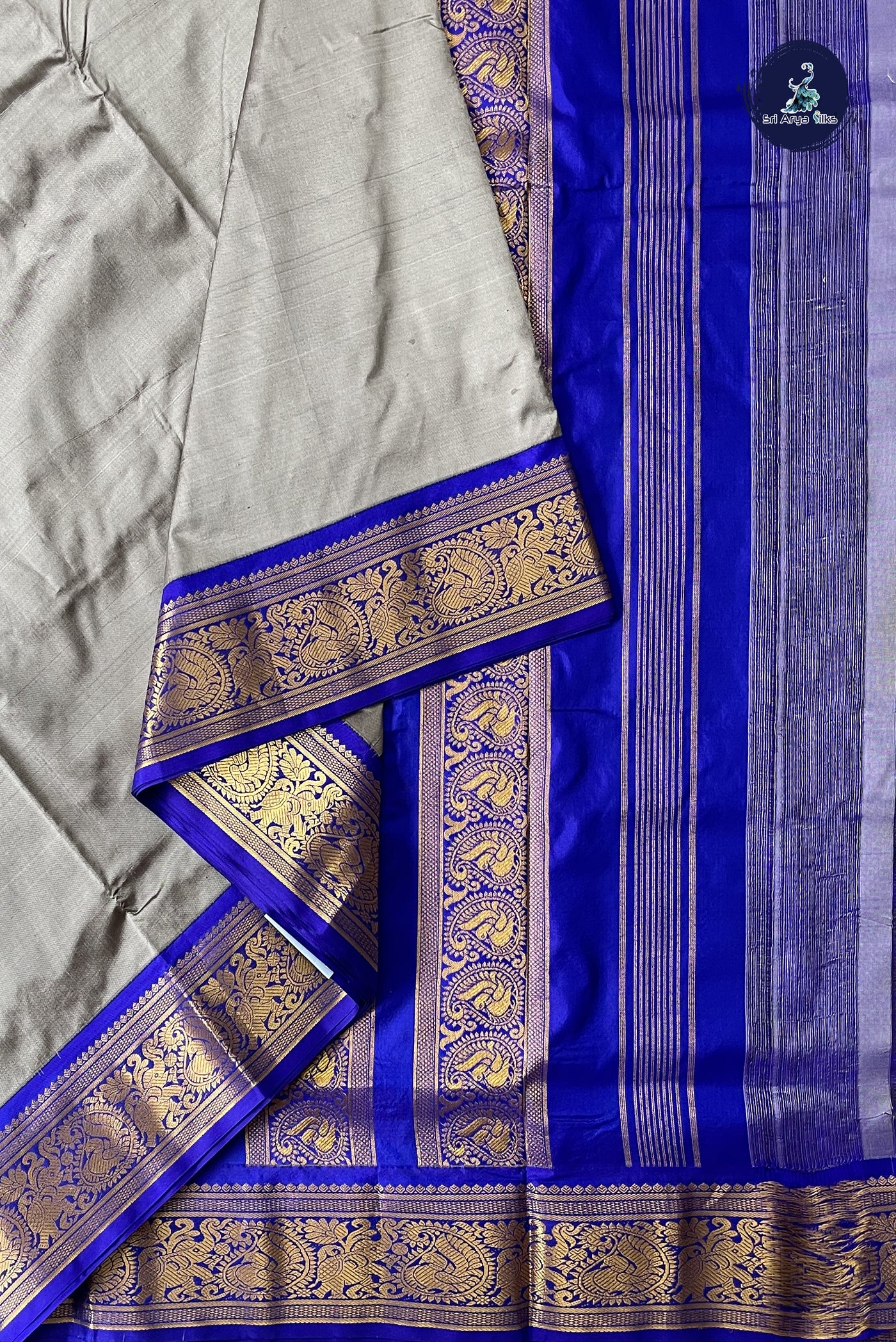 Silver Grey Madisar 10 Yards Silk Saree With Plain Pattern