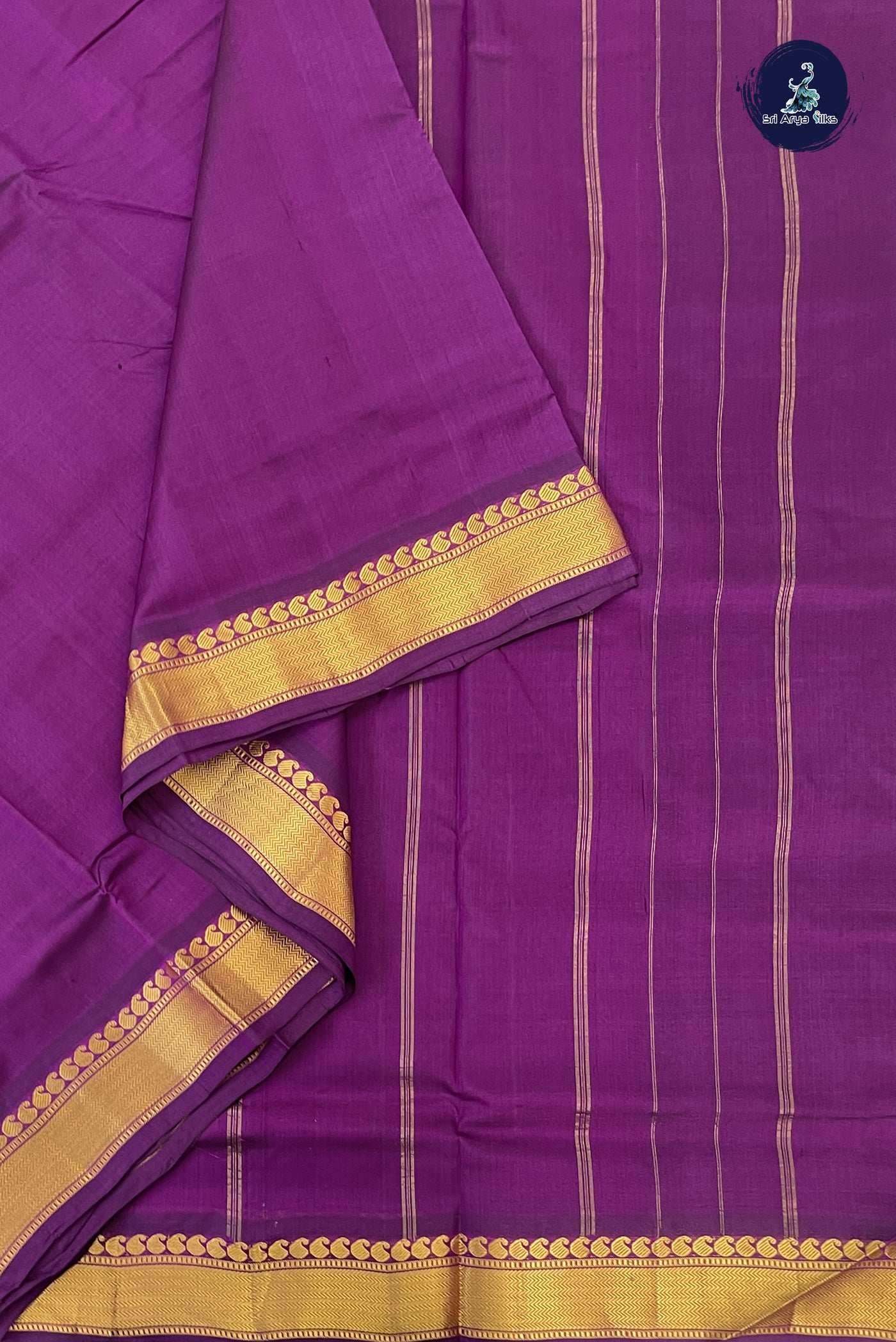 Magenta Madisar 10 Yards Silk Saree With Plain Pattern