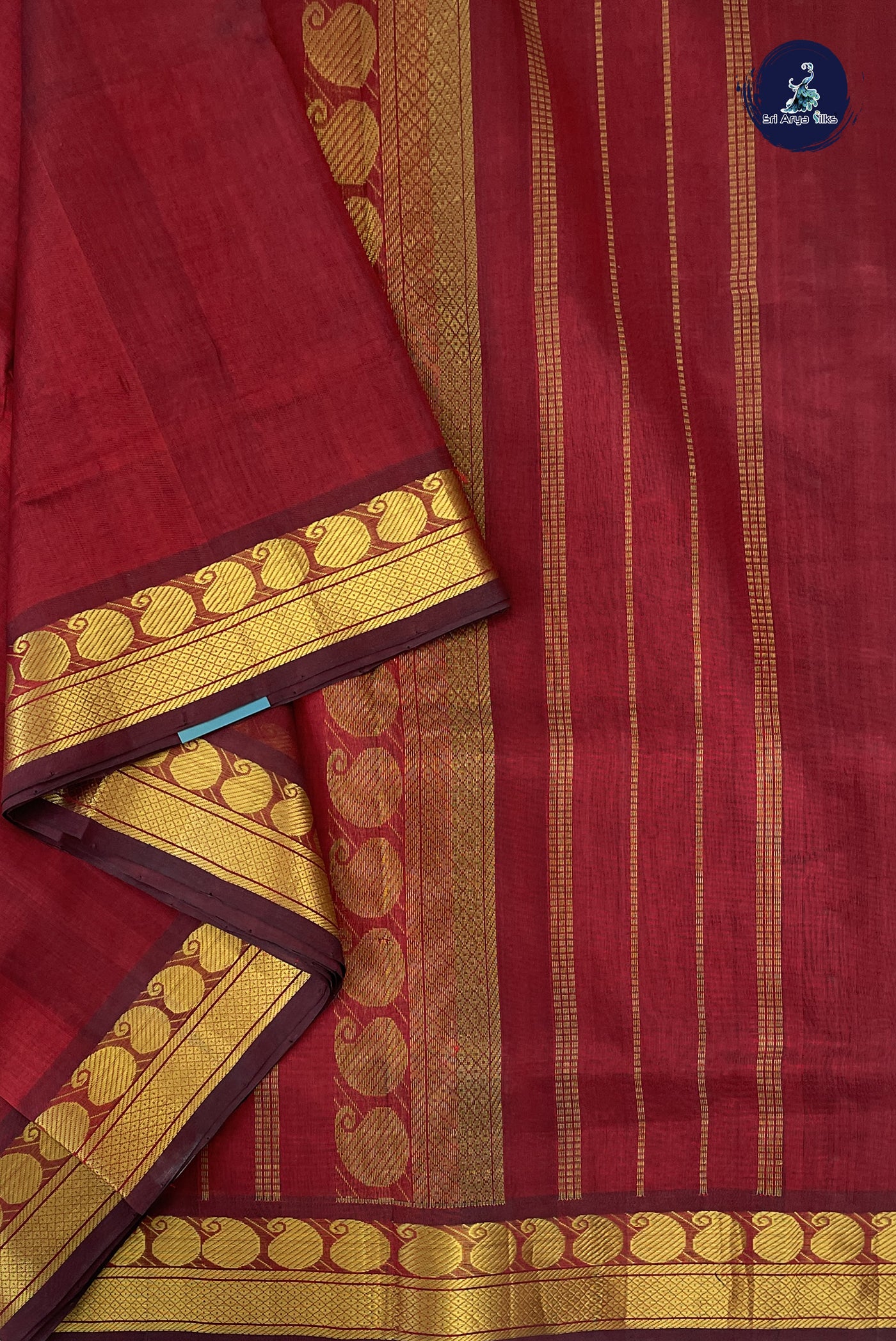 Dual Tone Maroon 10 Yards Silk Cotton Saree With Plain Pattern