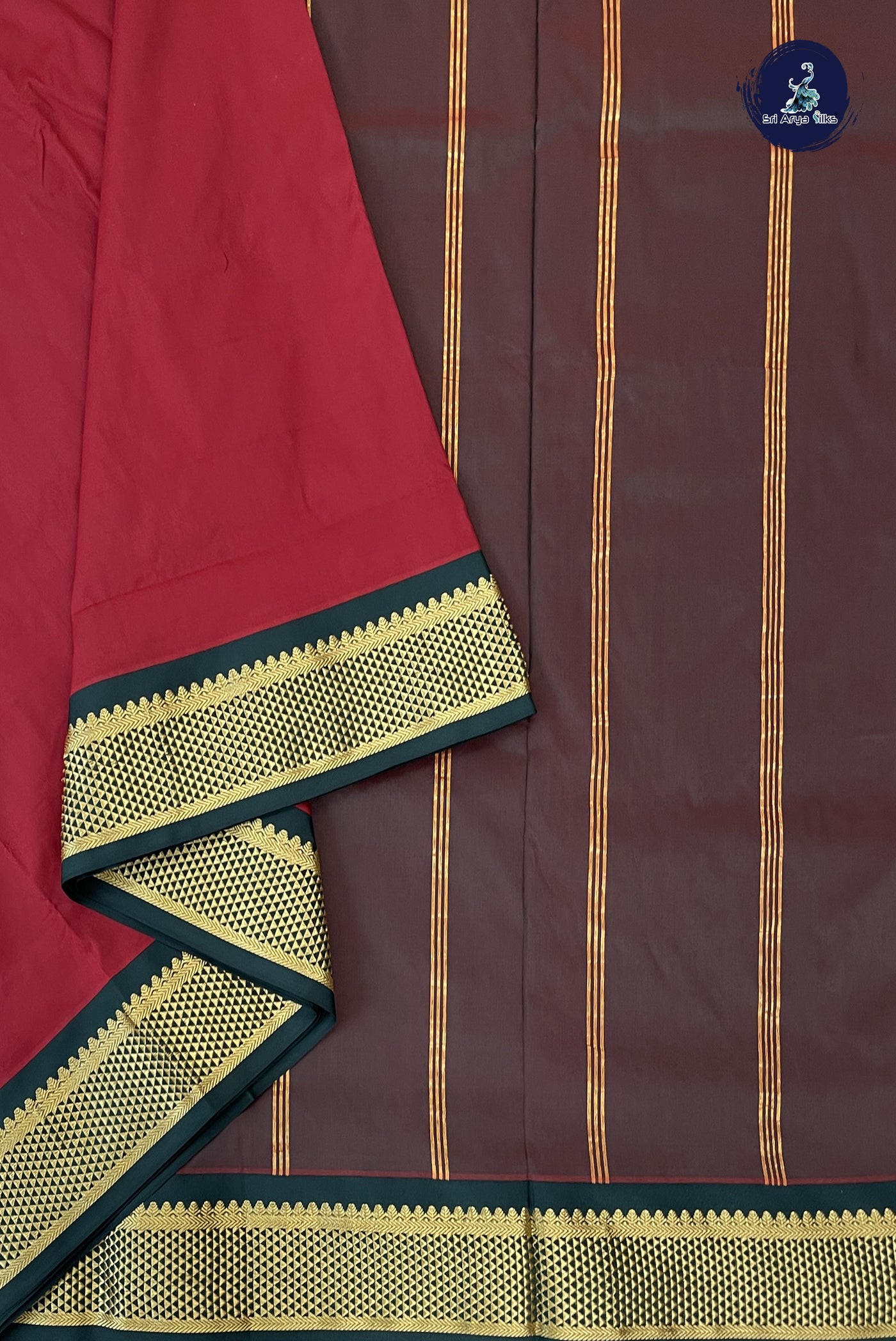 Arakku Madisar Semi Silk Saree With Plain Pattern